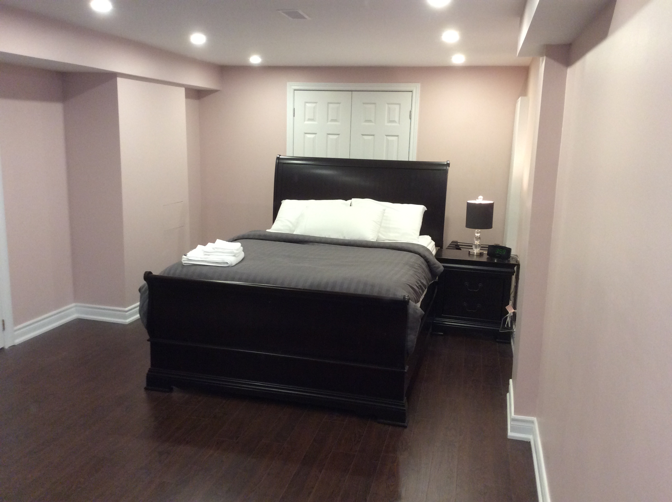 One Bedroom suite, Private entrance/washroom Houses for Rent in