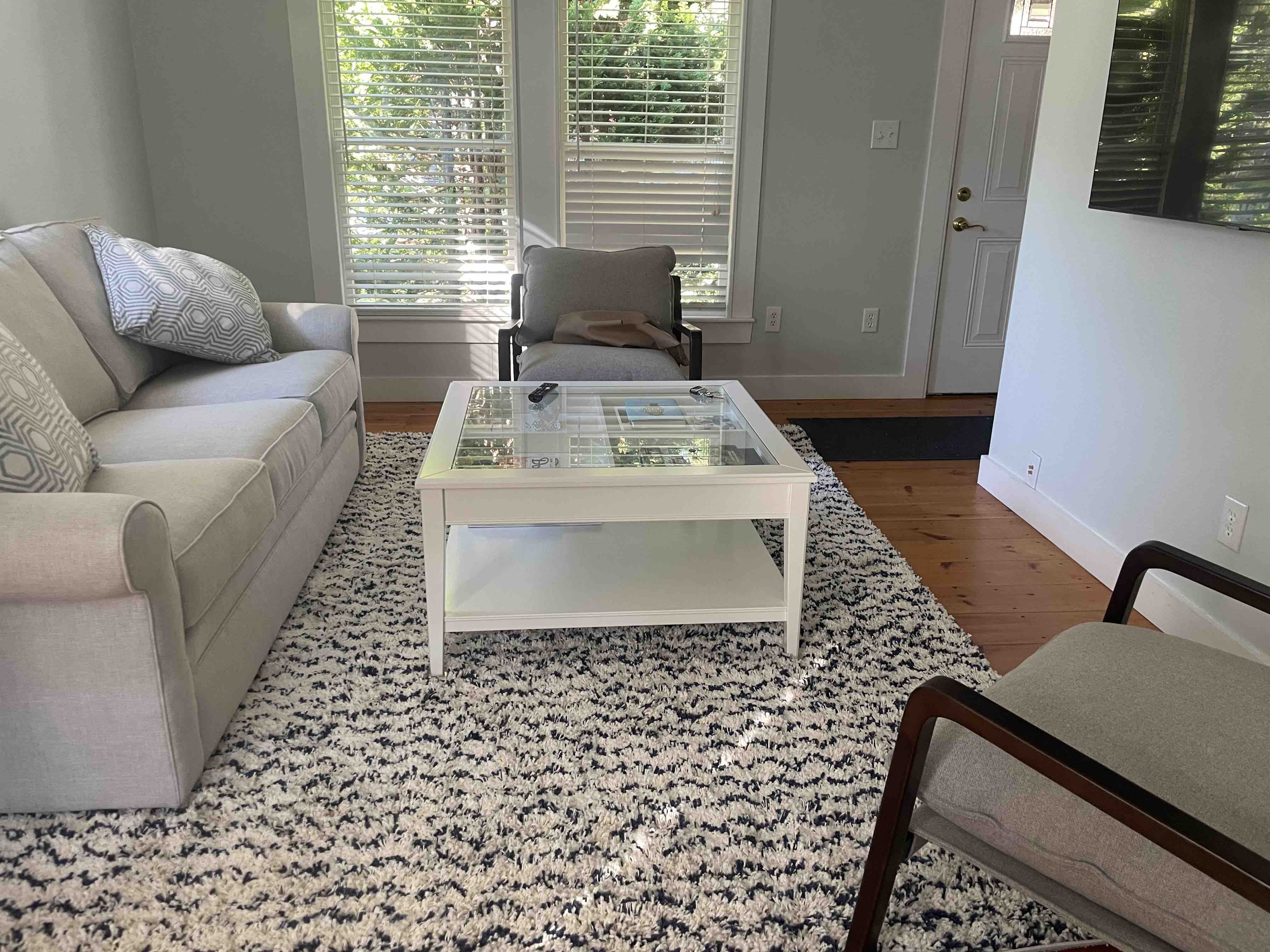 Cheerful 2 bdrm w/office futon 1 mile to Dock sq.