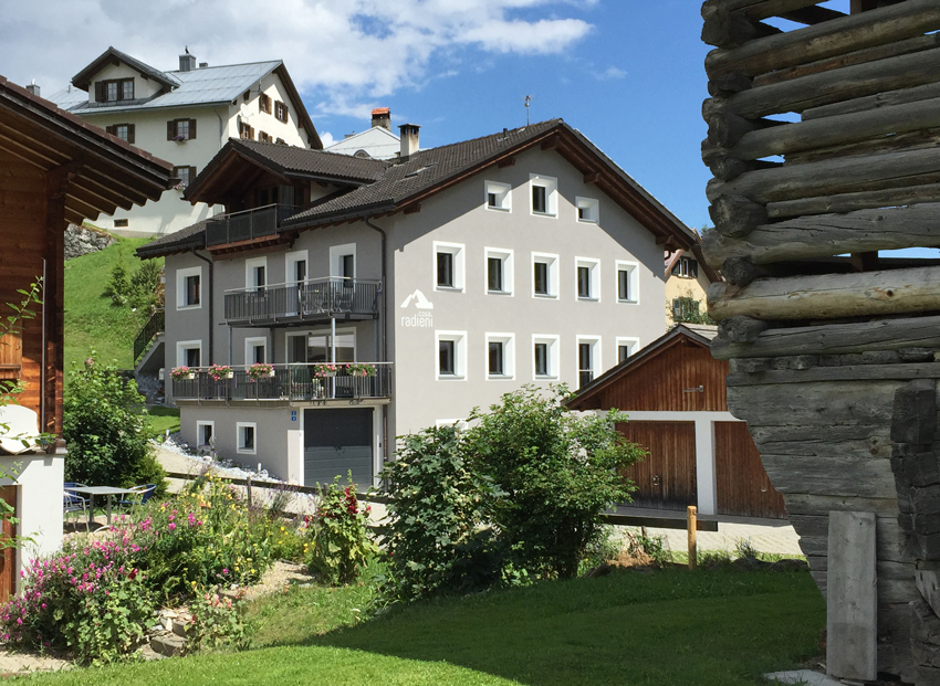 Zuckerbäckerhaus Casa Radieni/Flond, Obersaxen - Apartments for Rent in  Flond, Graubünden, Switzerland