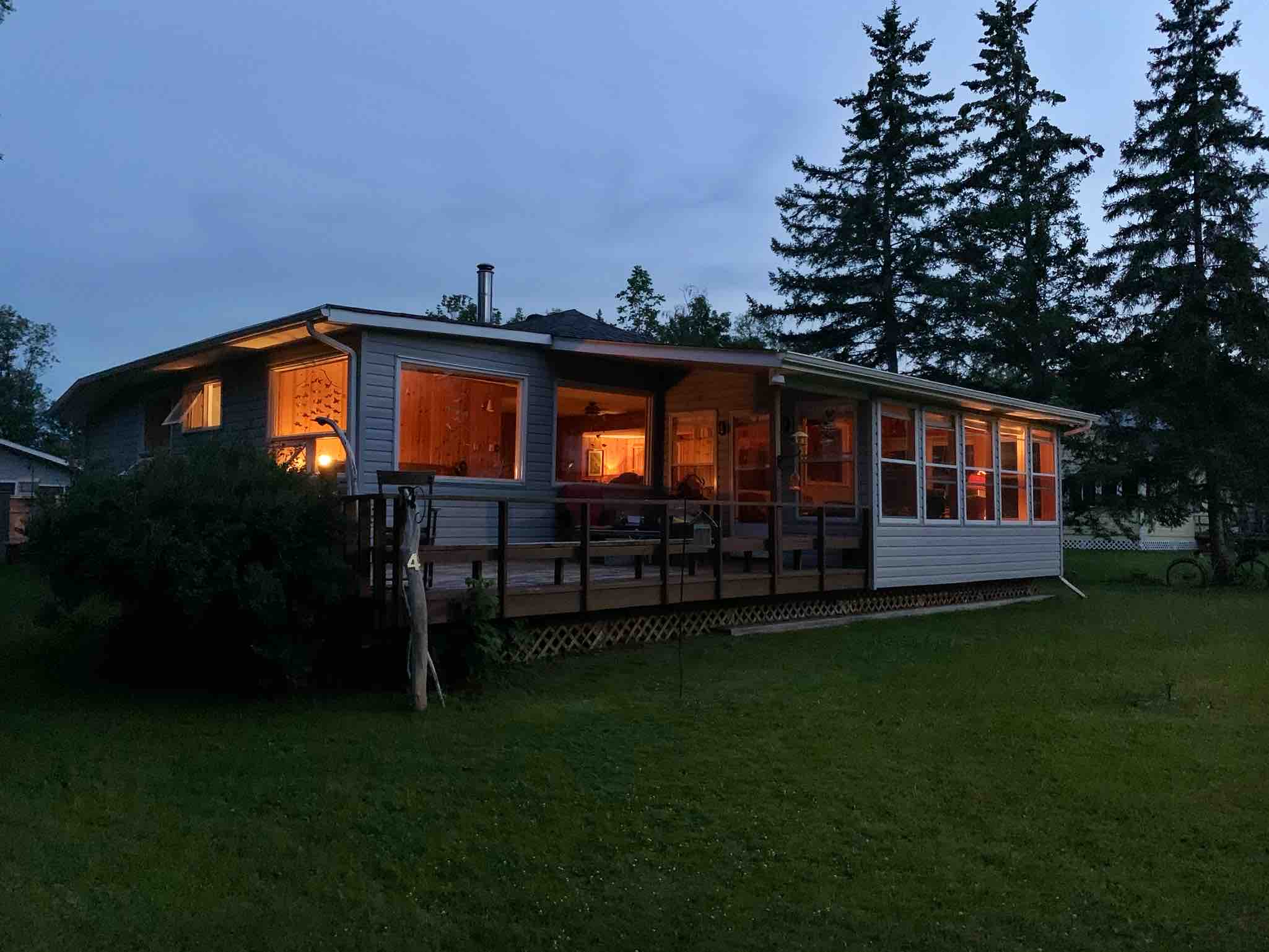 Lakeview cottage by Wpg Beach with woodstove Cabins for Rent in