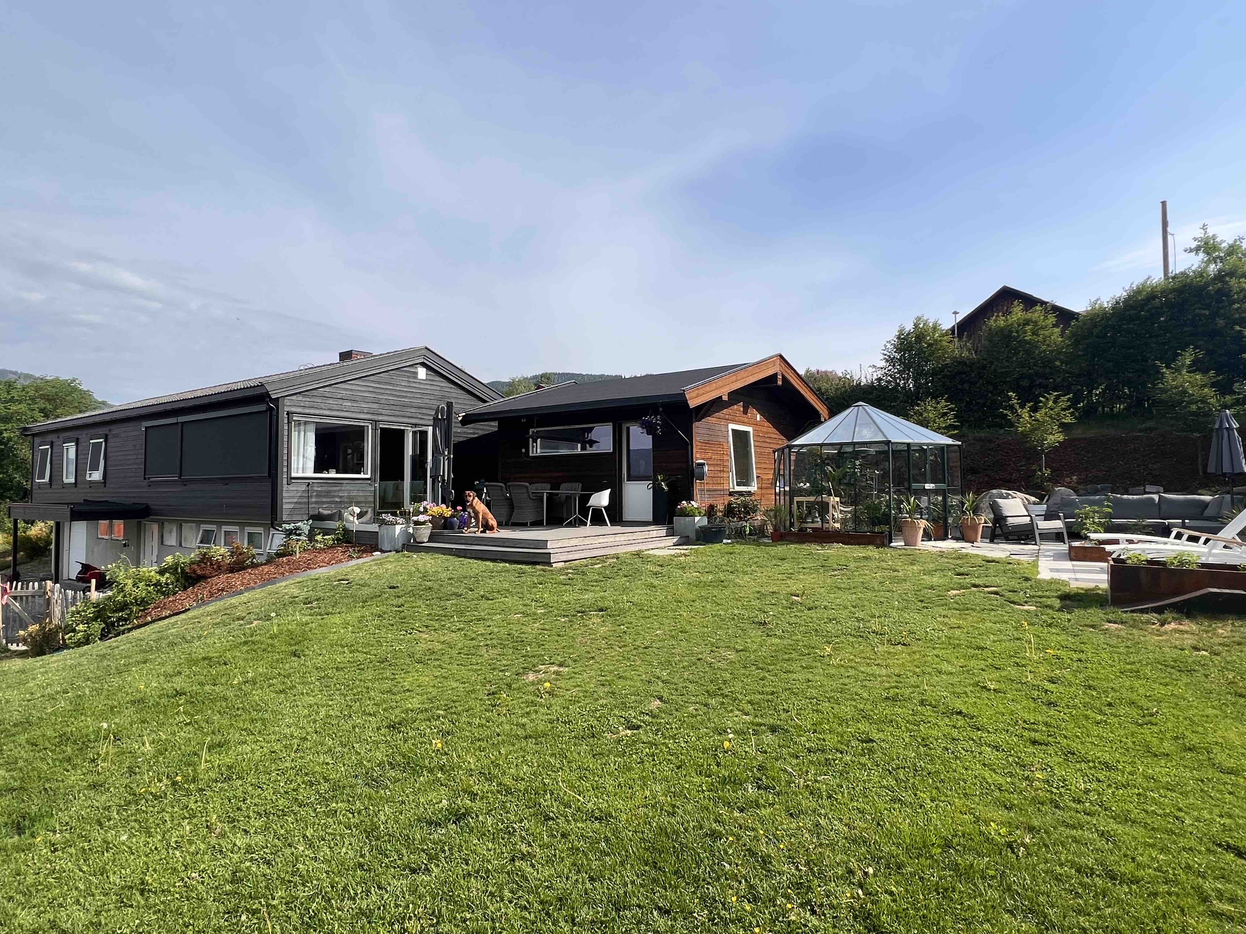 Central detached house with large garden