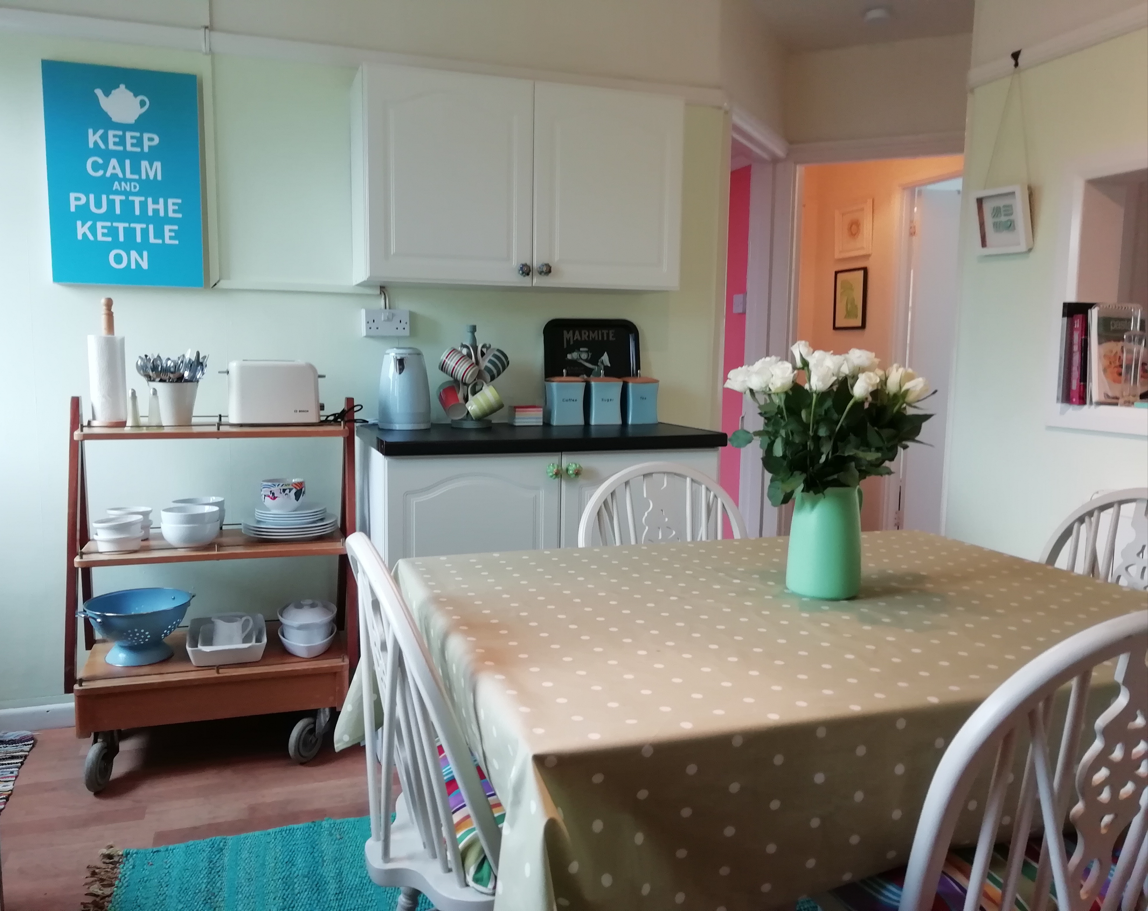 Jubilee Flat, central, bright and cheerful