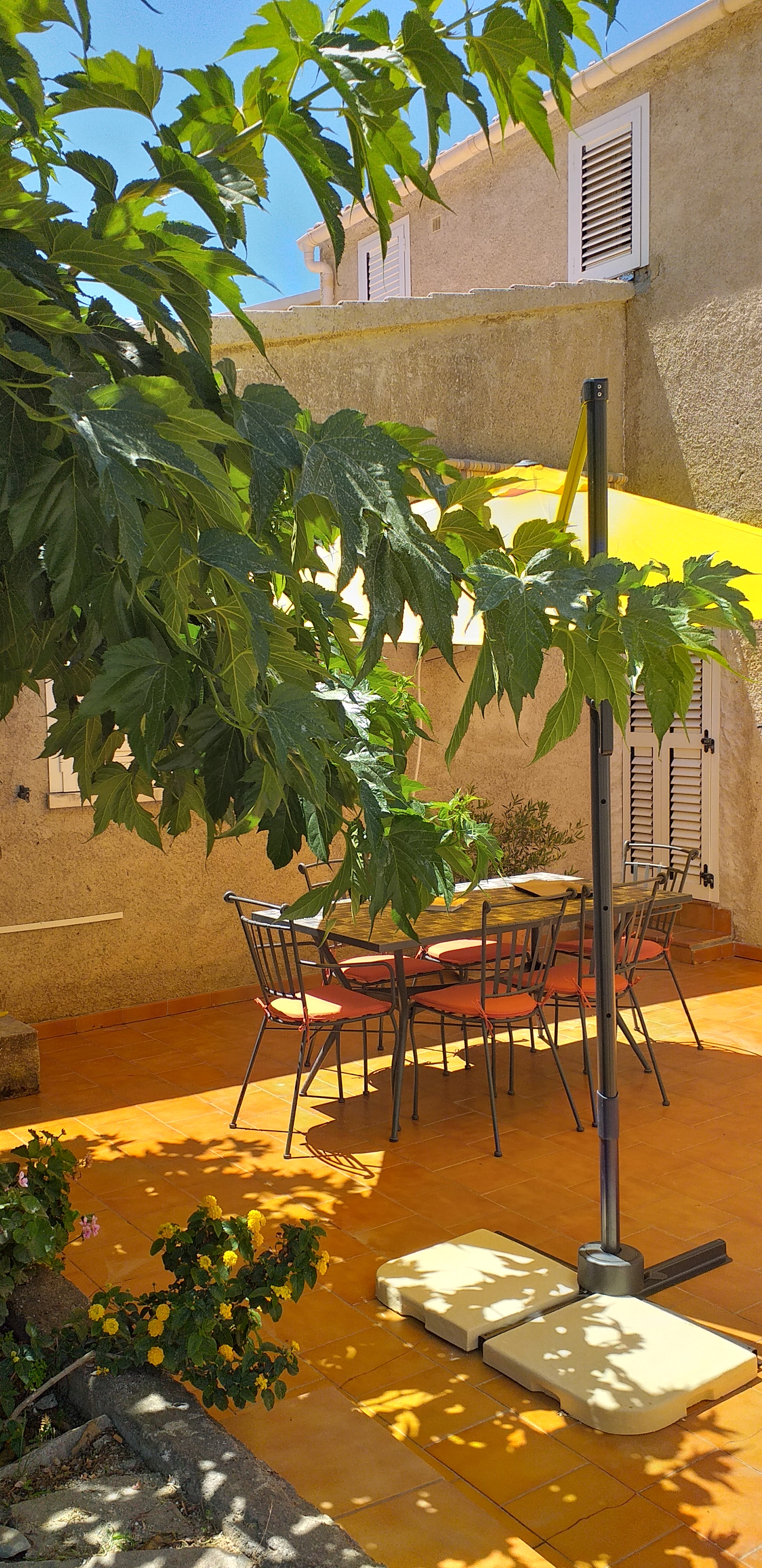 HOUSE  NEAR THE SEA( ADSL, A/C)