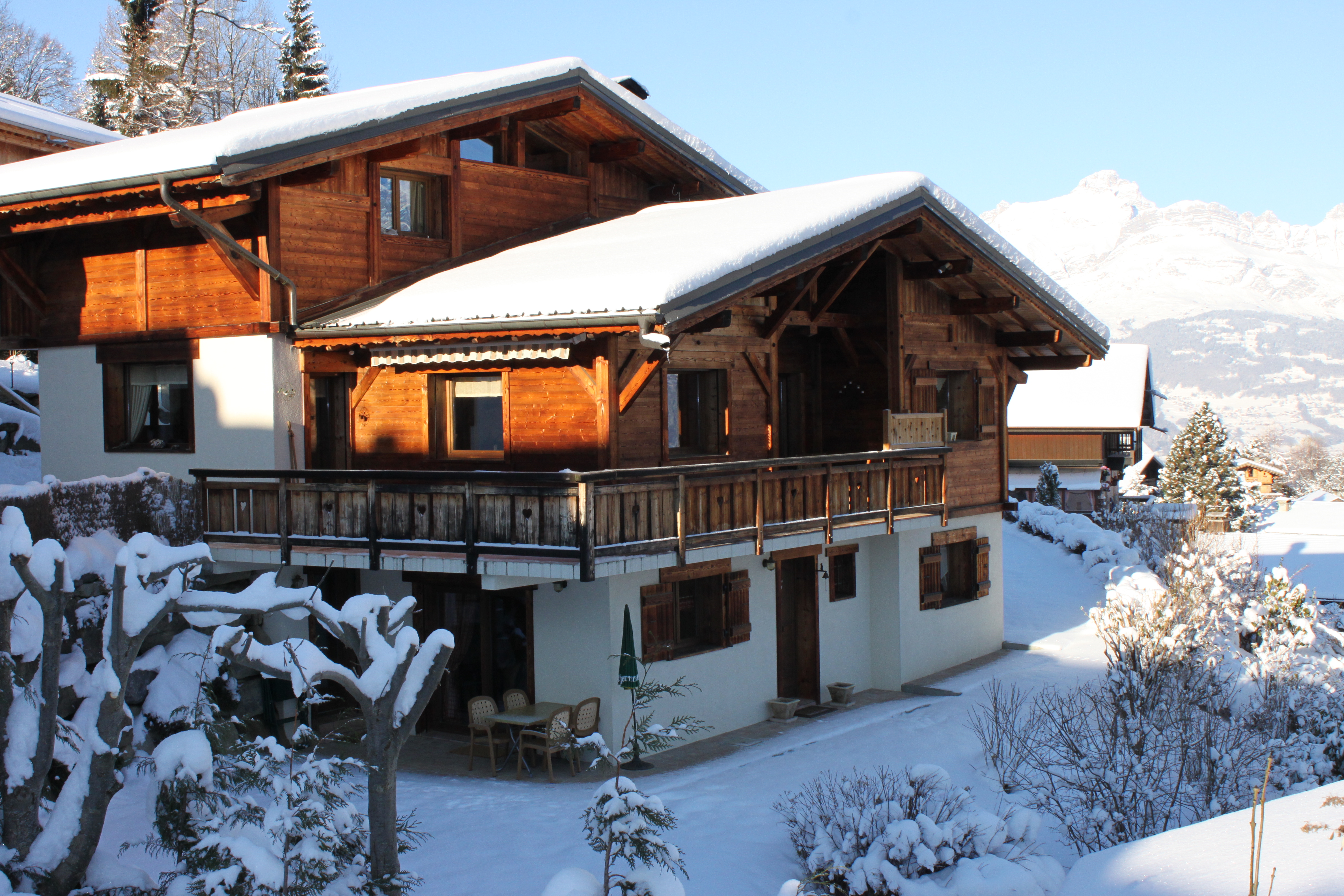Cozy apartment in chalet with panoramic views