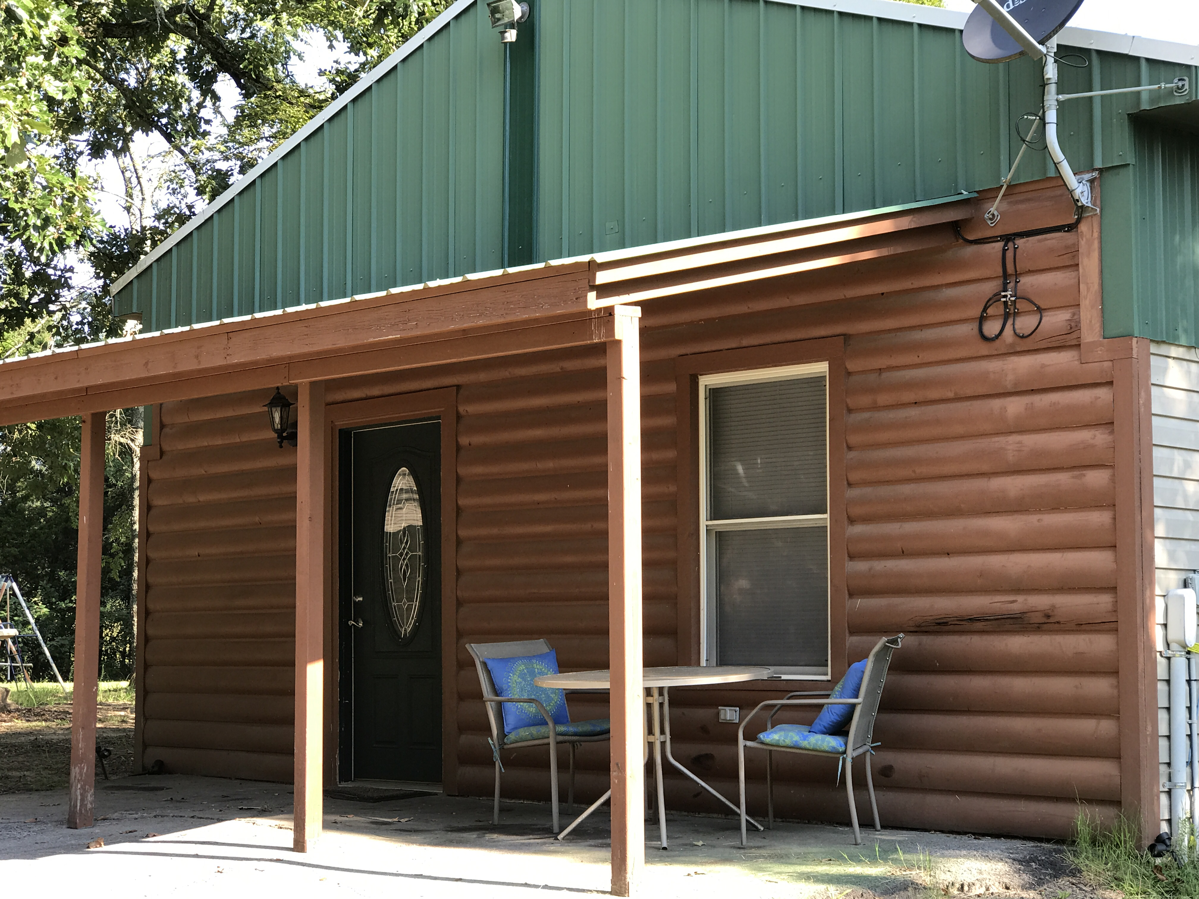 River Chase Cozy Get-Away Cottage