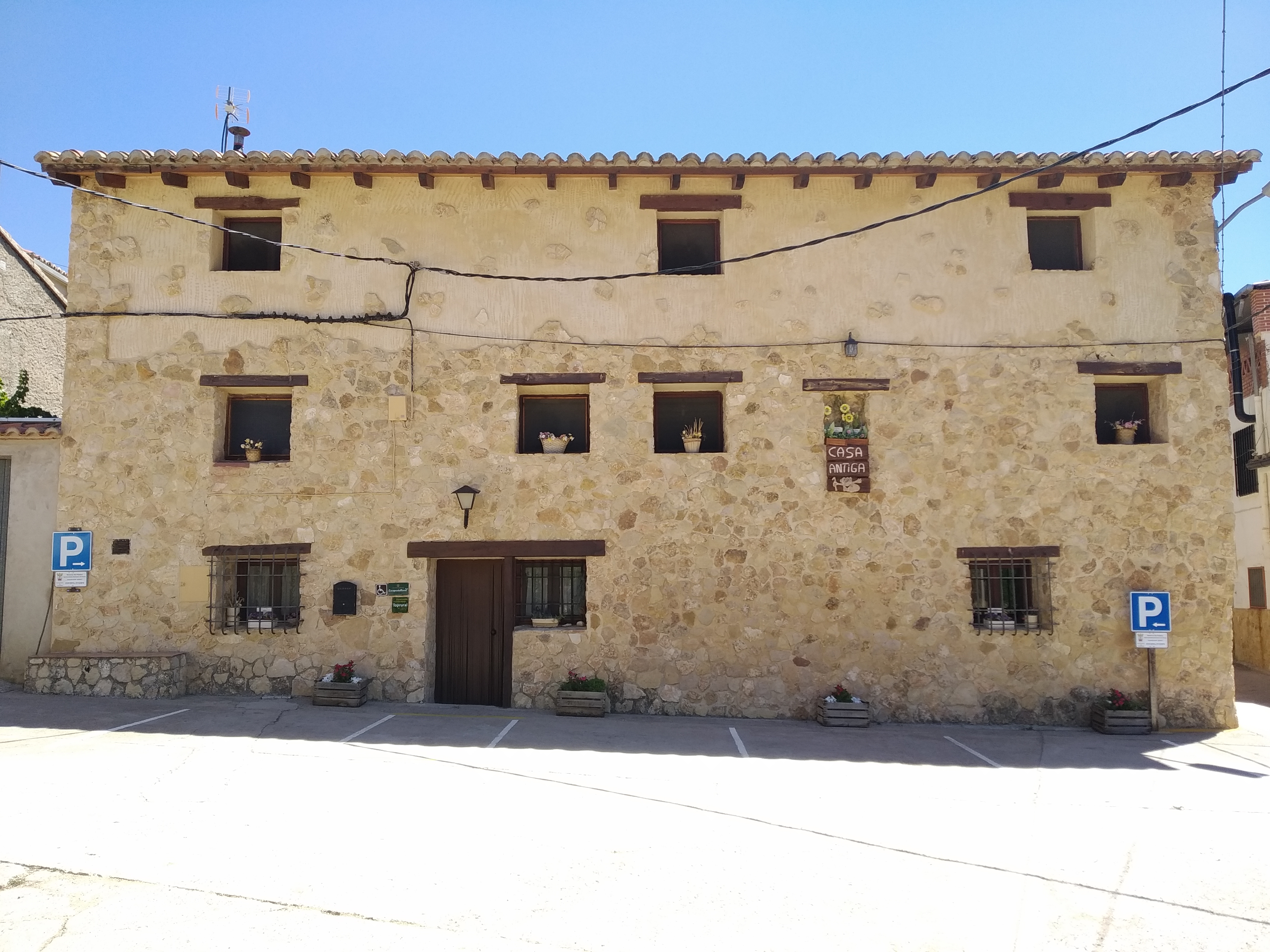 Nice house by the river Ebrón (5p)