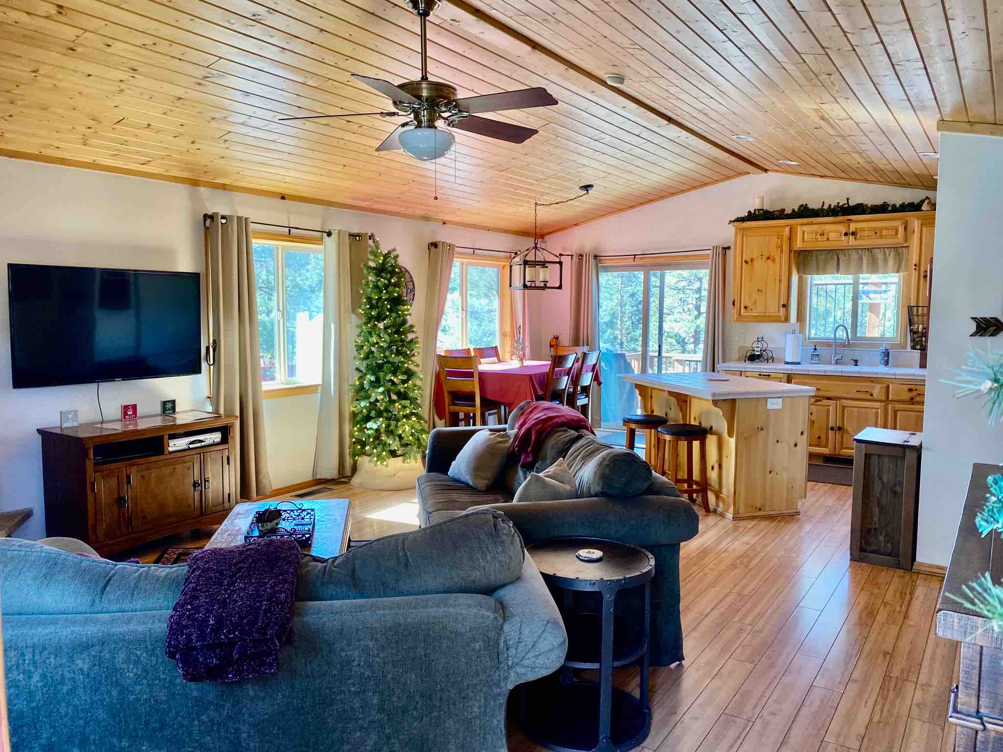 Wine Down Cabin - great LOCATION + SPA + PET ok