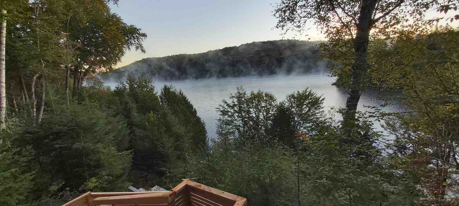 Beau chalet au bord du Lac Caché Chalets for Rent in La Macaza