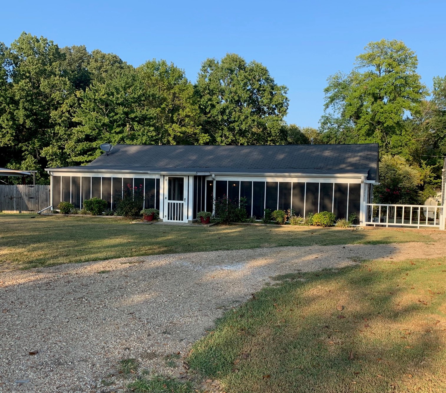 Cabin on the water at the lower lake of Sardis Houses for Rent in