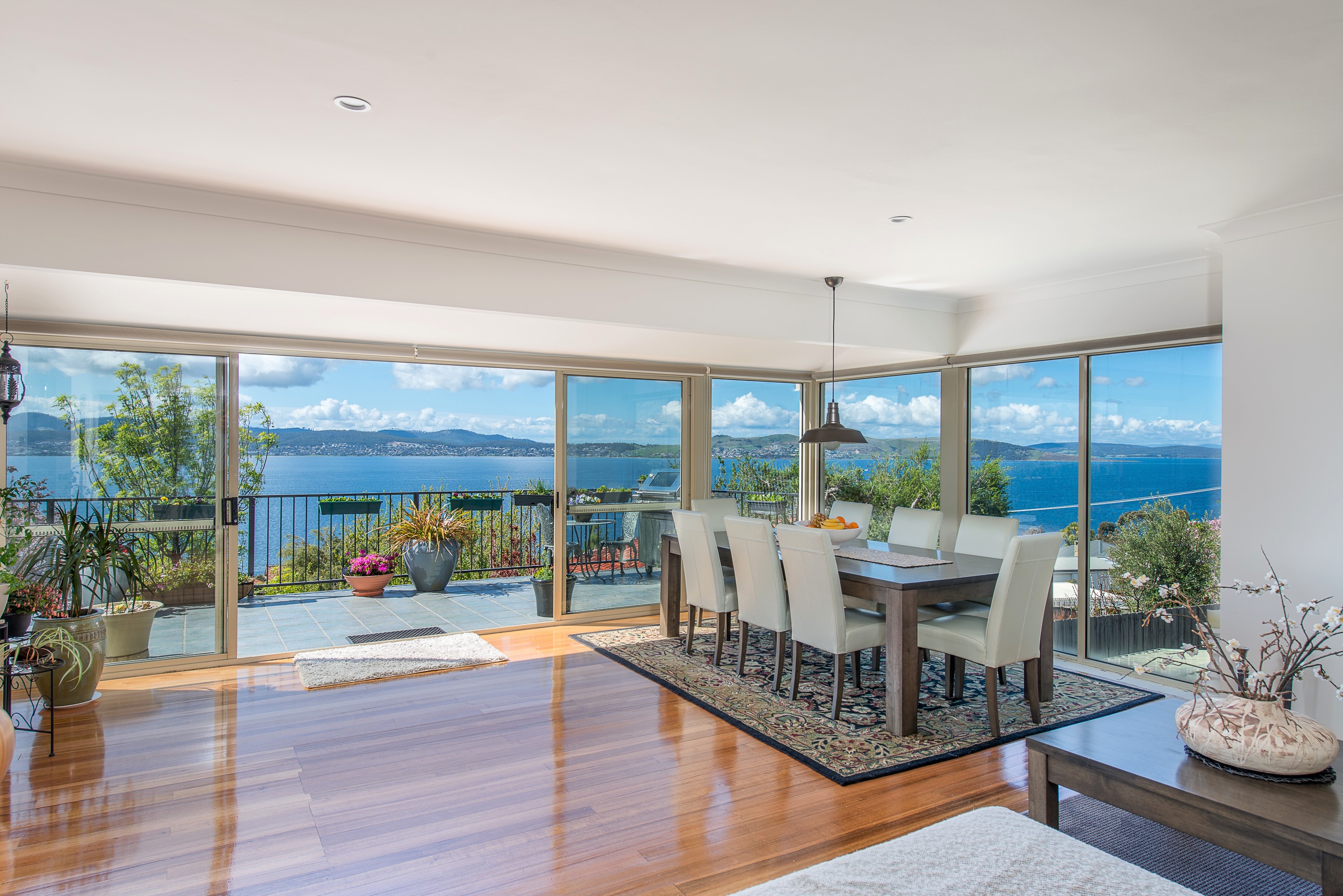 Sunrise on the Bay Hobart Stunning water views Houses for Rent in