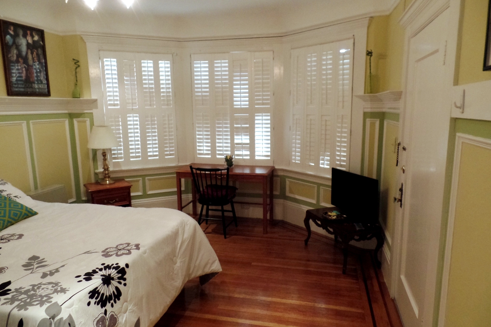  Charming & Spacious Elmwood Studio Apartments for Rent in