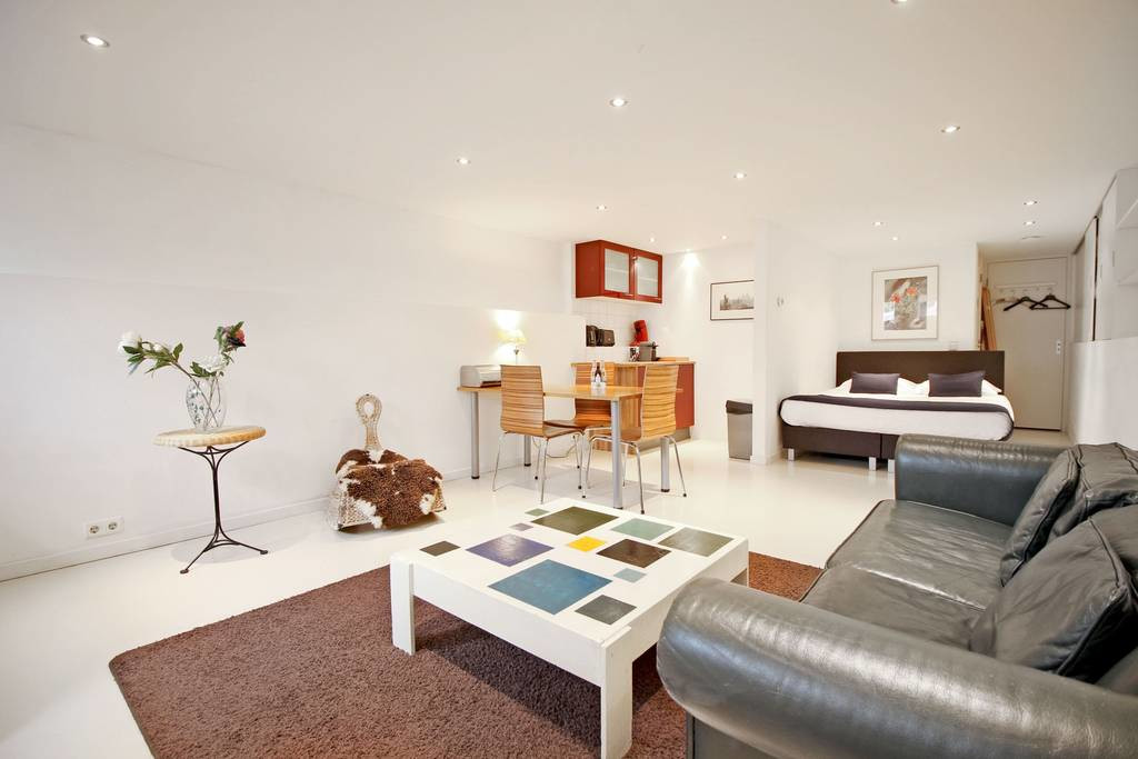 Romantic & cozy souterrain studio | City Centre — Amsterdam stay