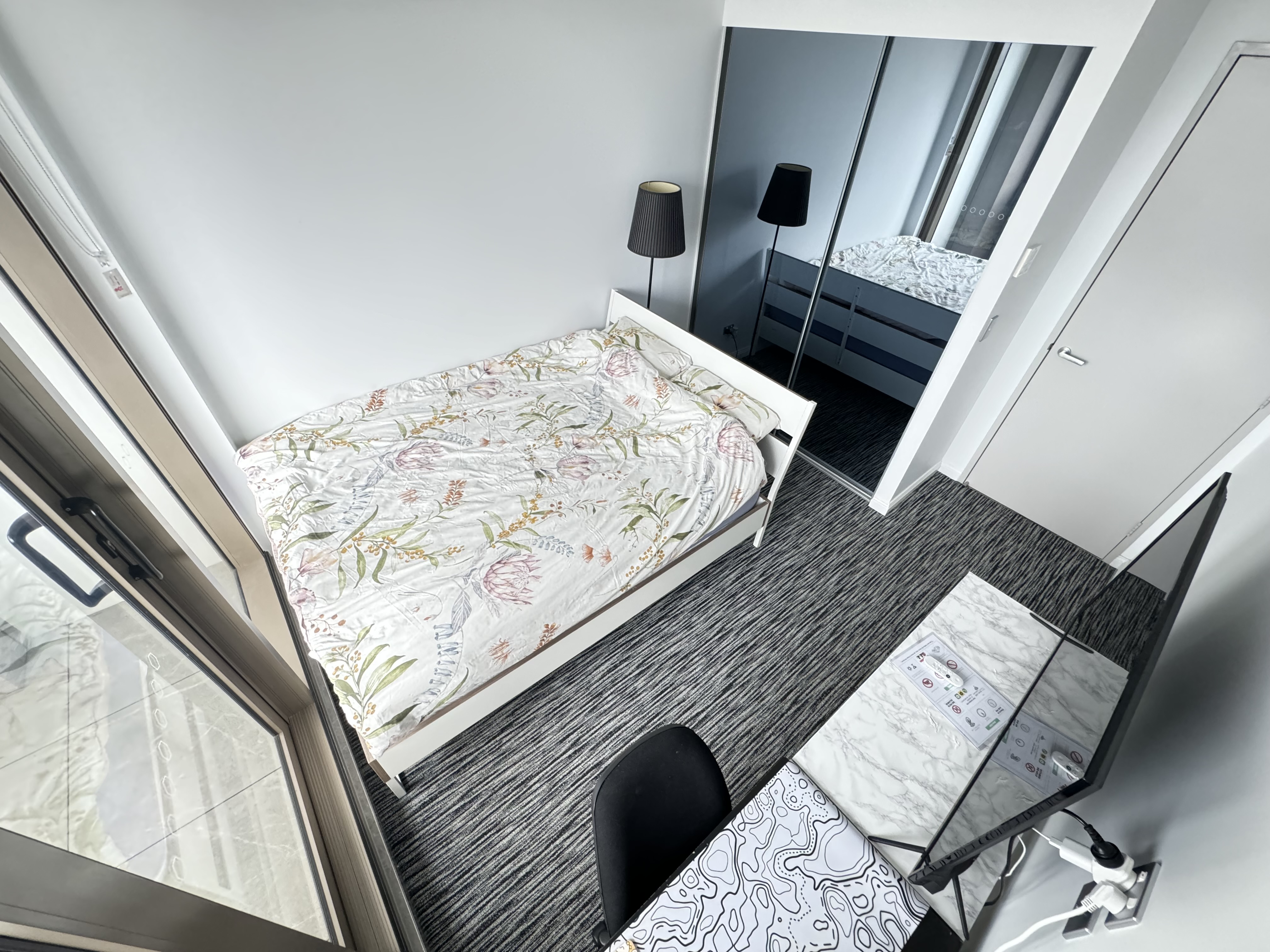 Lovely Private Queen Bedroom with Private Bathroom