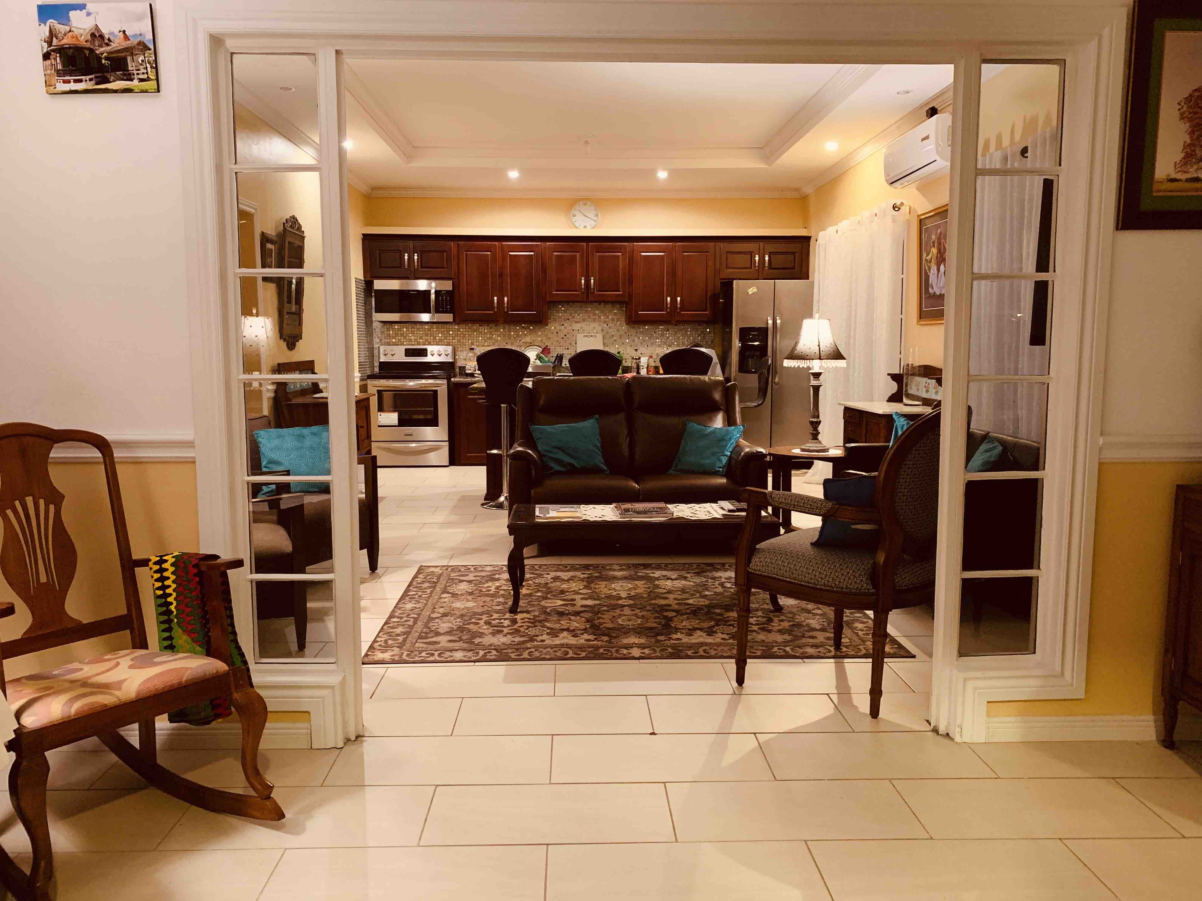 Cool Carib 3BR Flat Off “The Avenue” in Woodbrook
