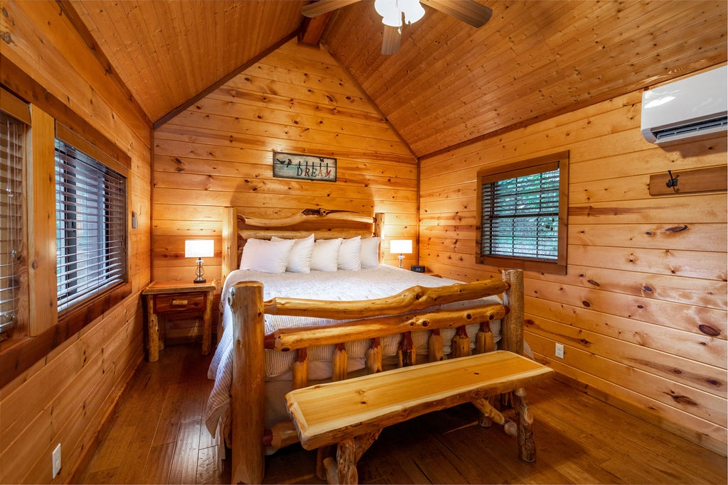 Romantic Hideaway w/Hot Tub Near Buffalo River Cabins for Rent in