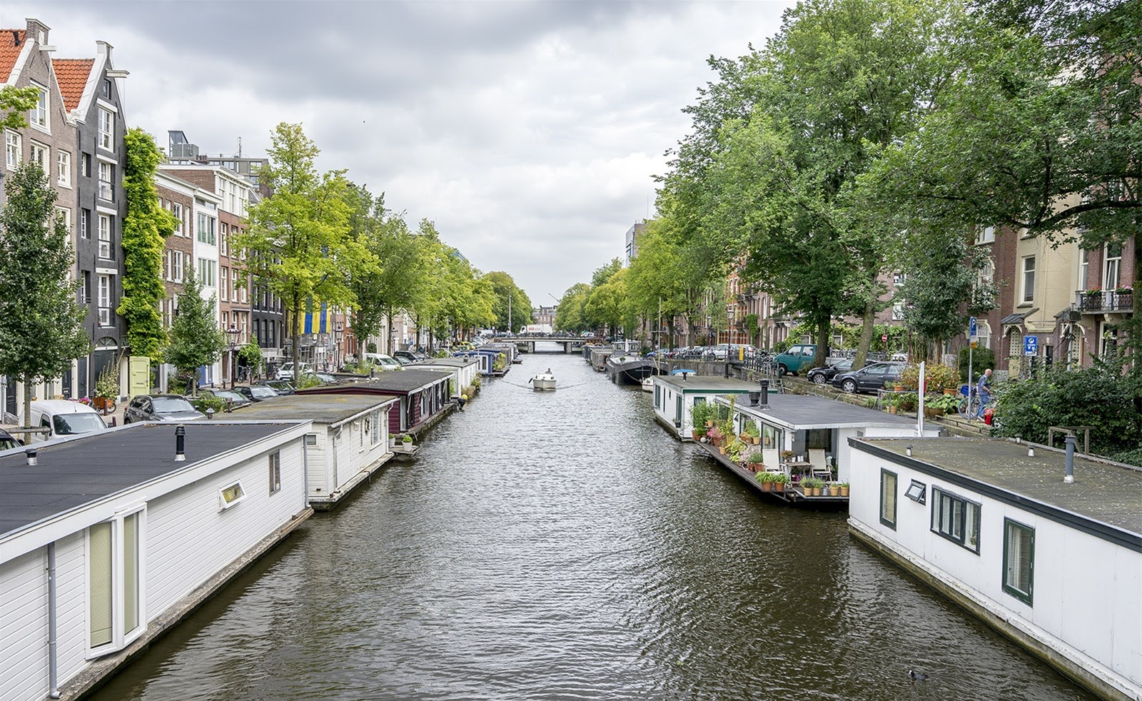 Luxerious yet cosy houseboat — Amsterdam stay