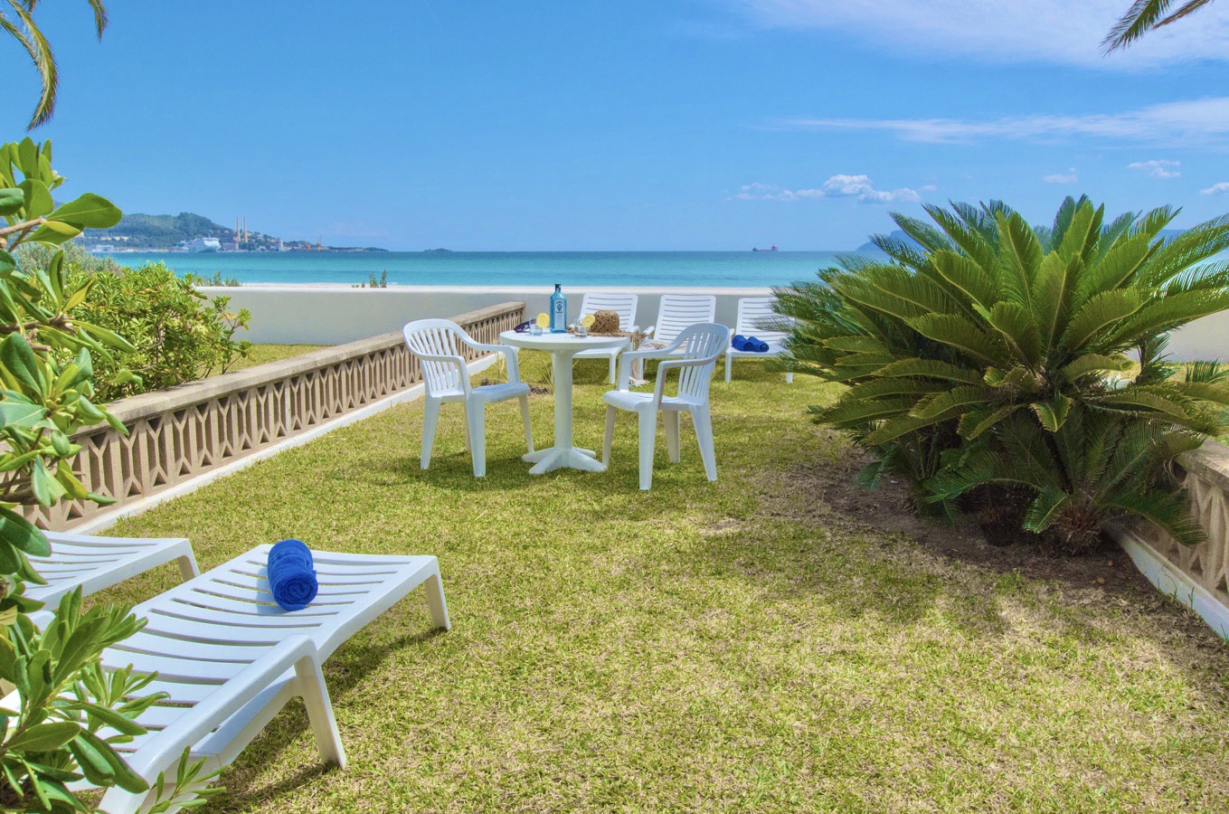 Los Pinos, apartment with sea and garden view. Apartments for Rent in