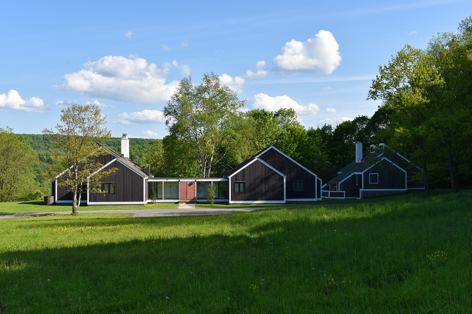 Impeccable & stylish country cottage, nearby lake Cottages for Rent