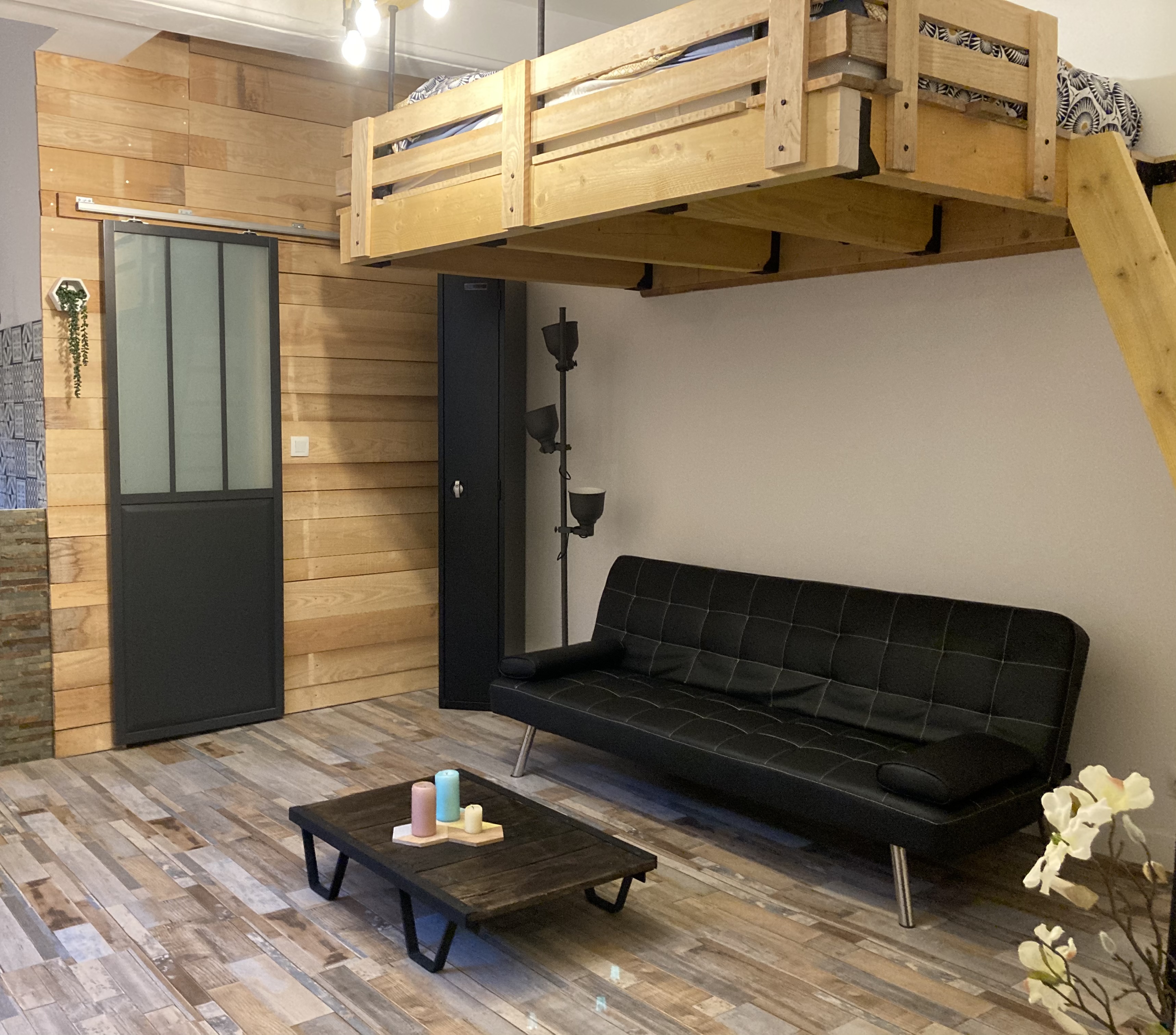 Nice studio with an industrial look