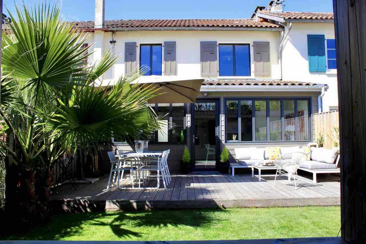 Lovely quiet house and 15 minutes from Bordeaux.