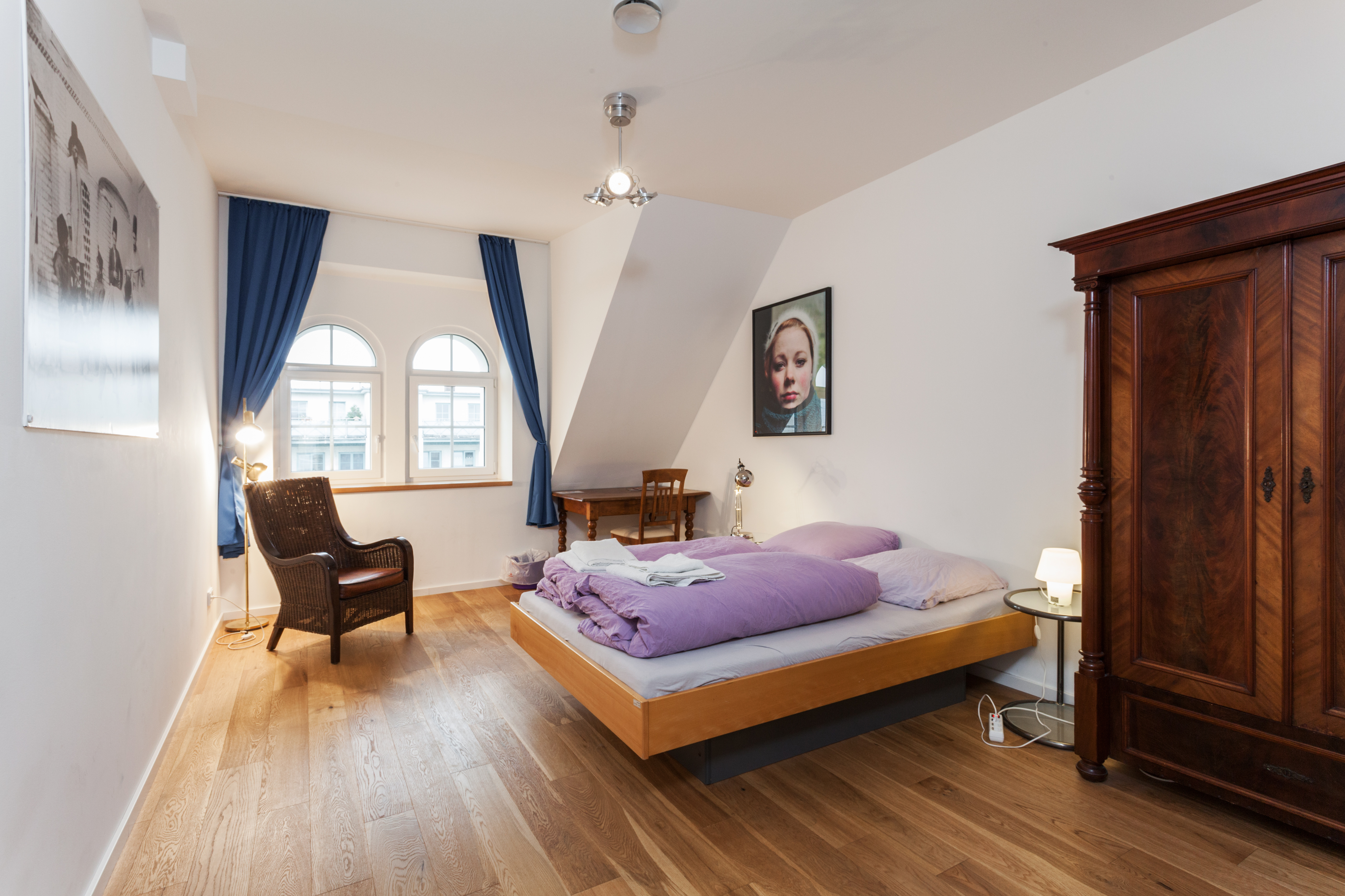 central TOP-floor NEW + privat bath