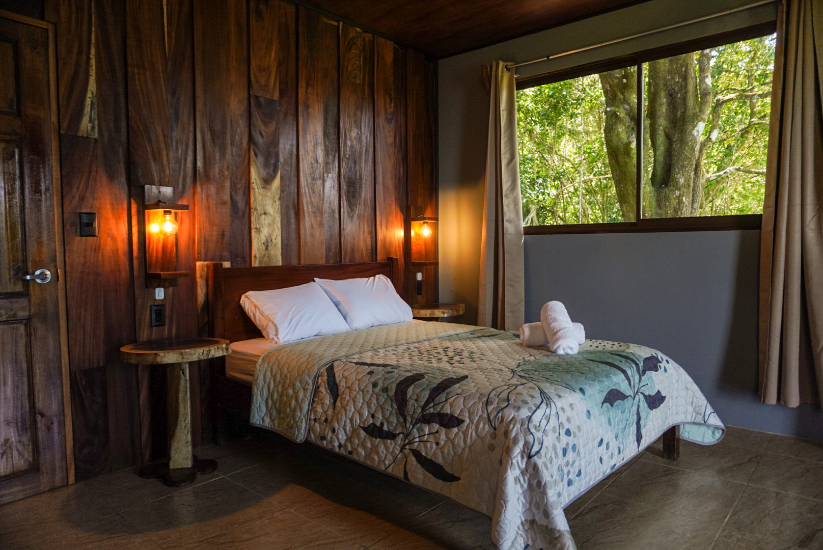 Cabin with Amazing Sea and Forest View