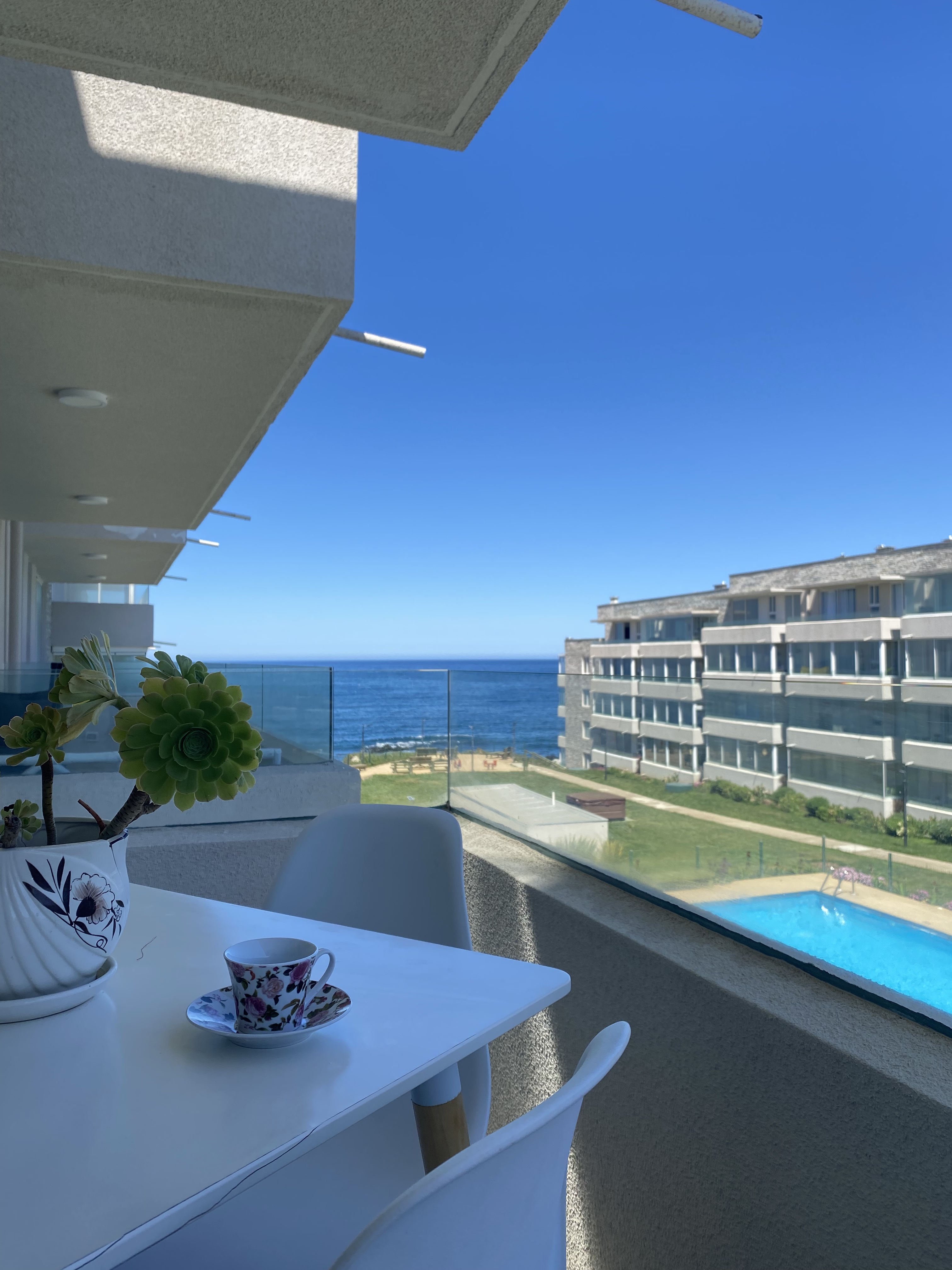 Apt with ocean view and access