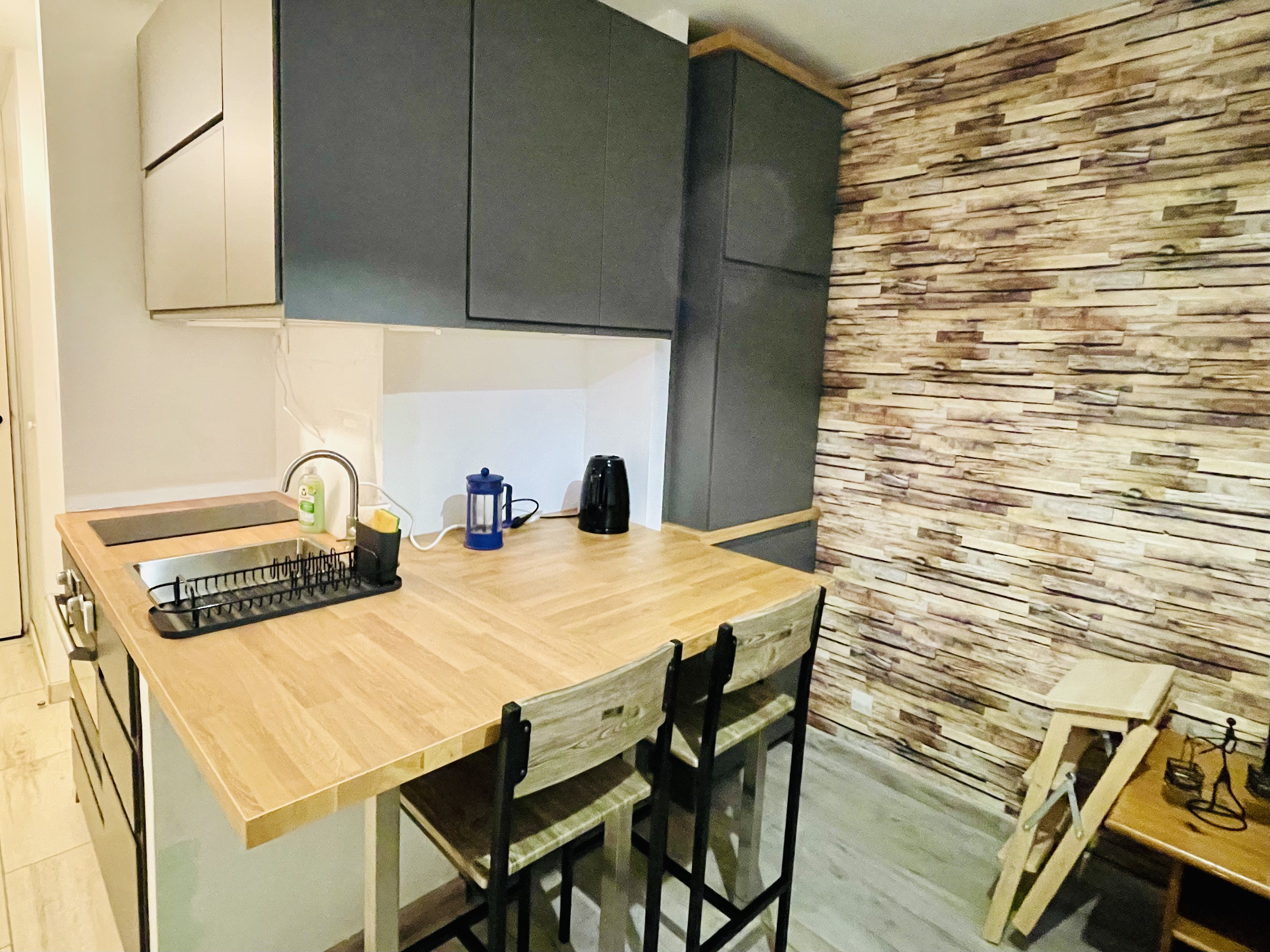 Charming renovated F2, 5 min away from train station