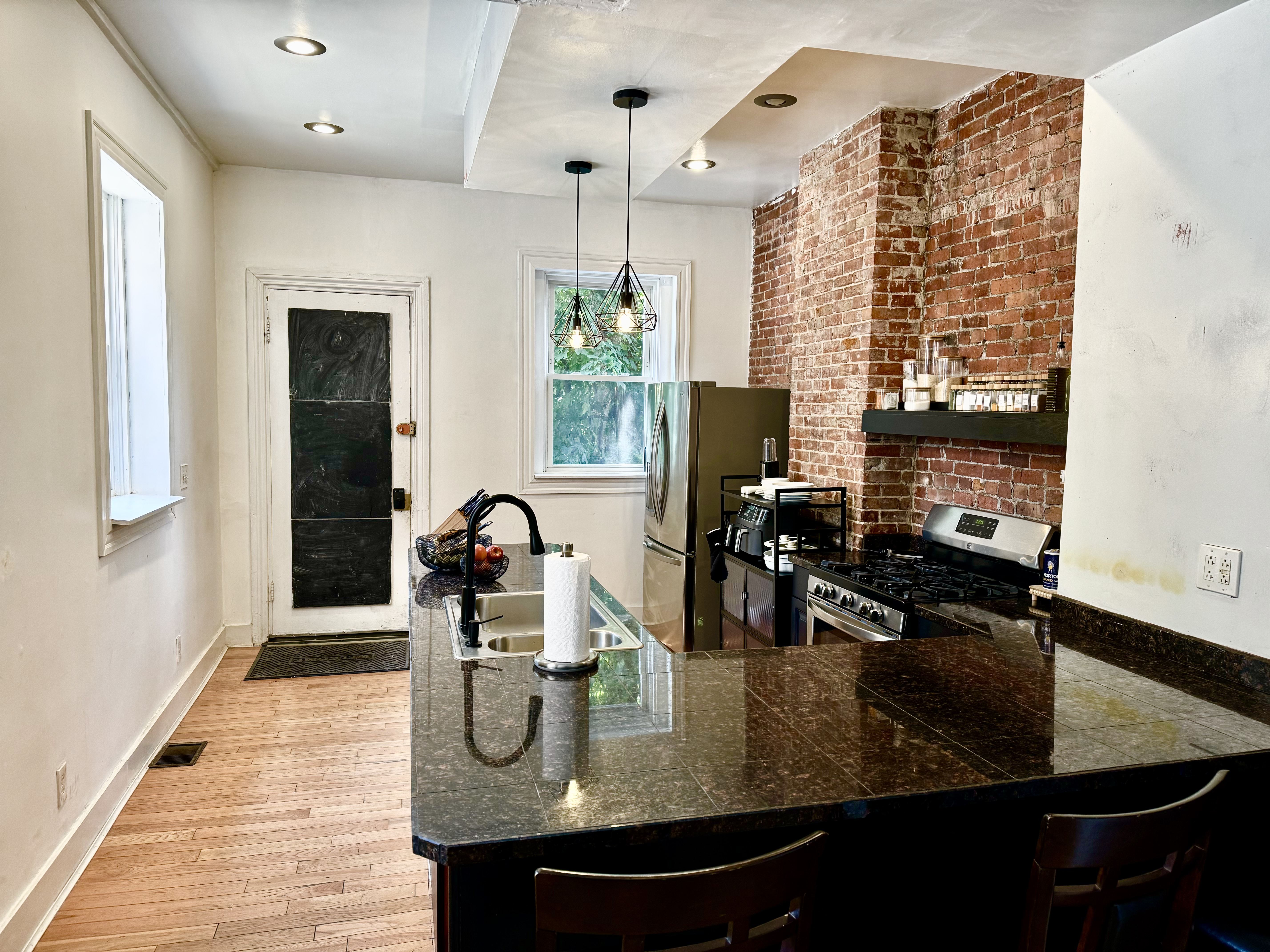 A King Bed | Apartment | Middle of Boston