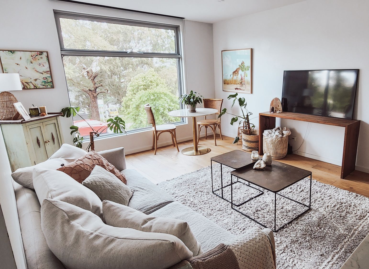 Light-filled Apartment in Hospital Precinct