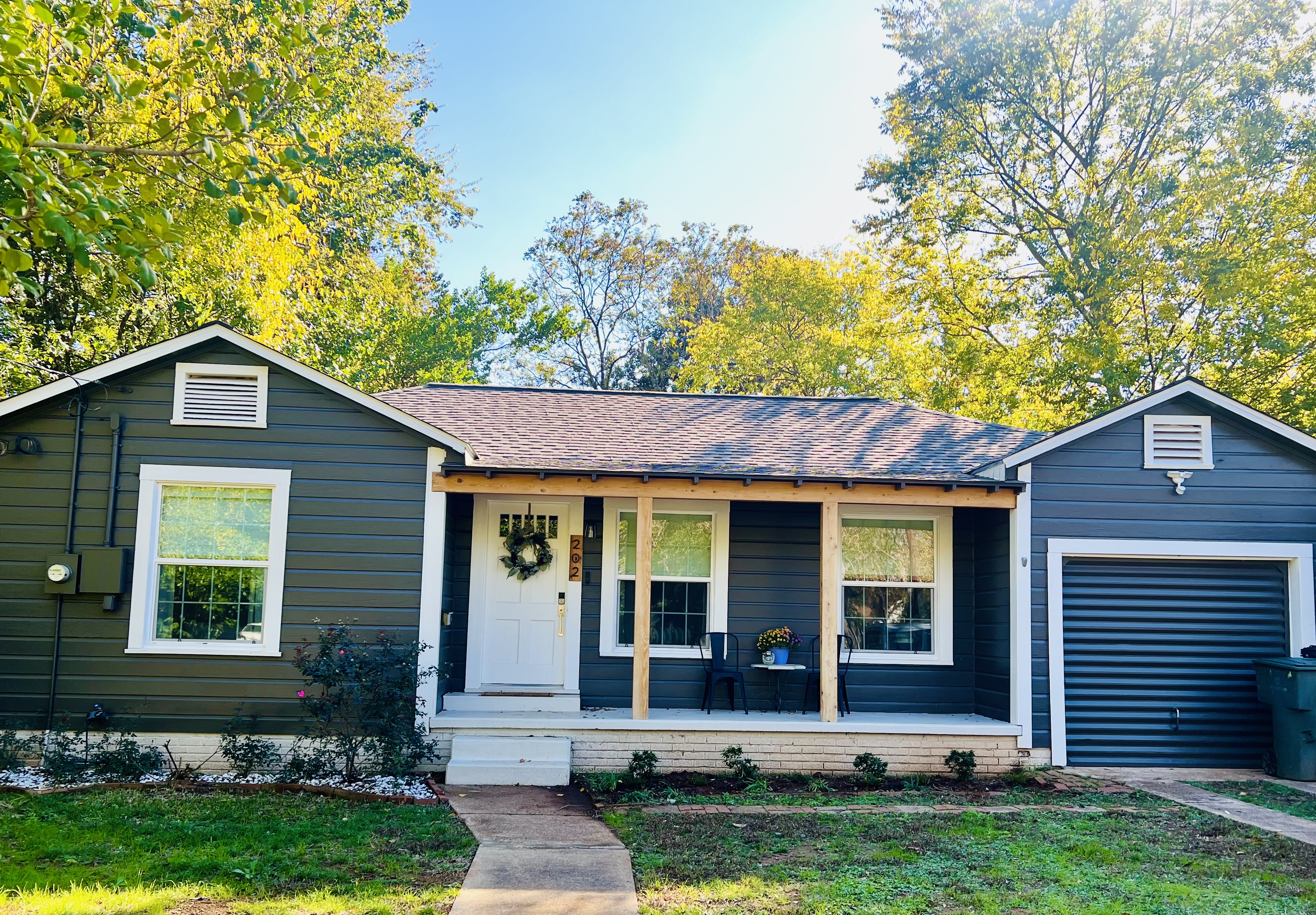 Charming Cottage near SFA