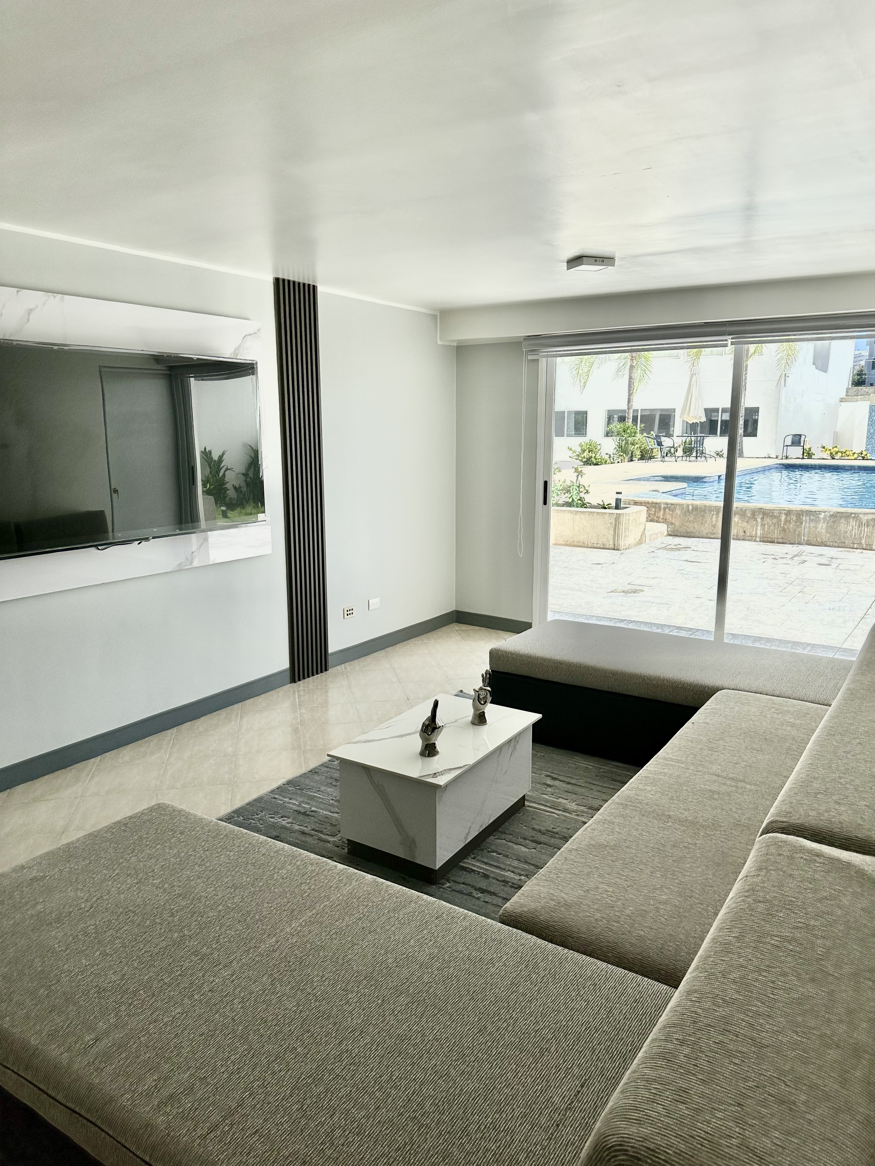 Centrally located apartment with Pool