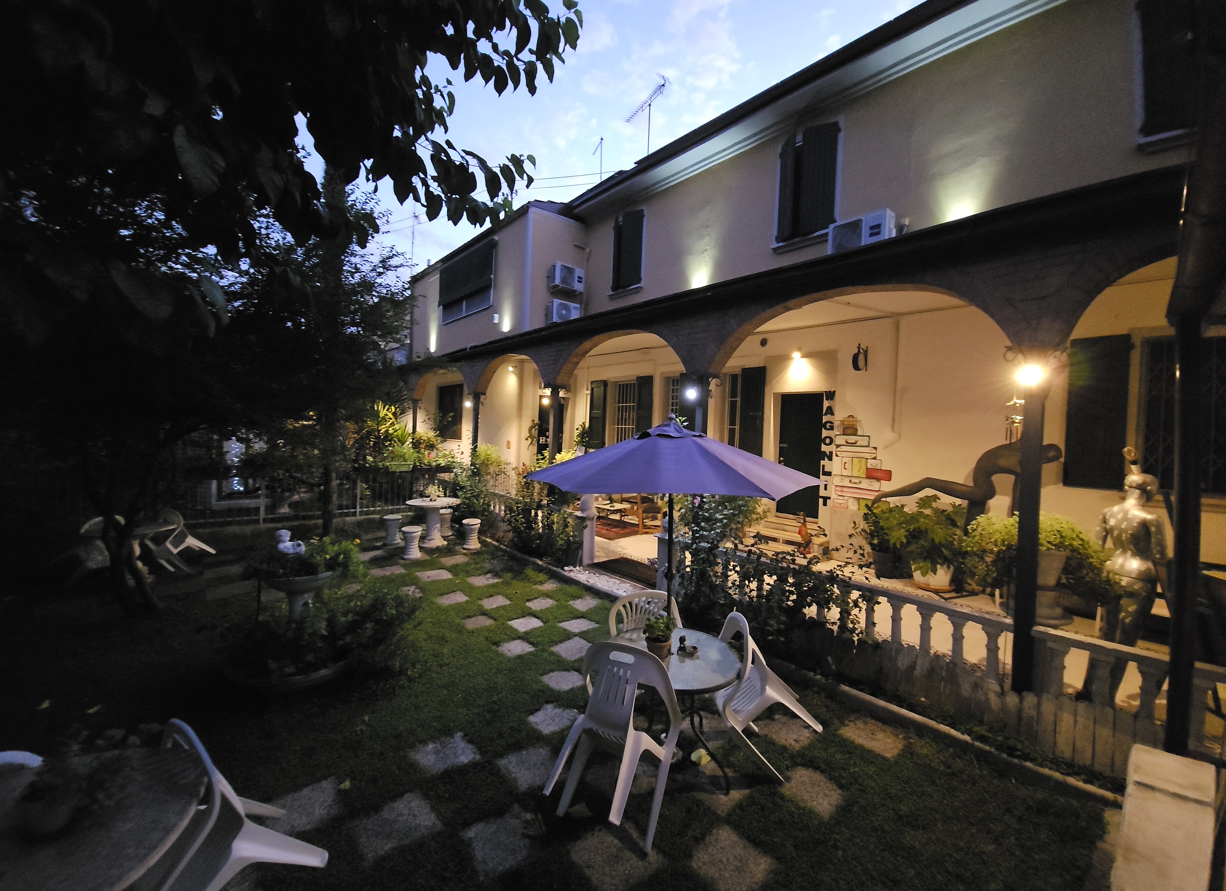 House 11 people 4 bedrooms/bathrooms 2 kitchens in San Donato - San Vitale, Bologna