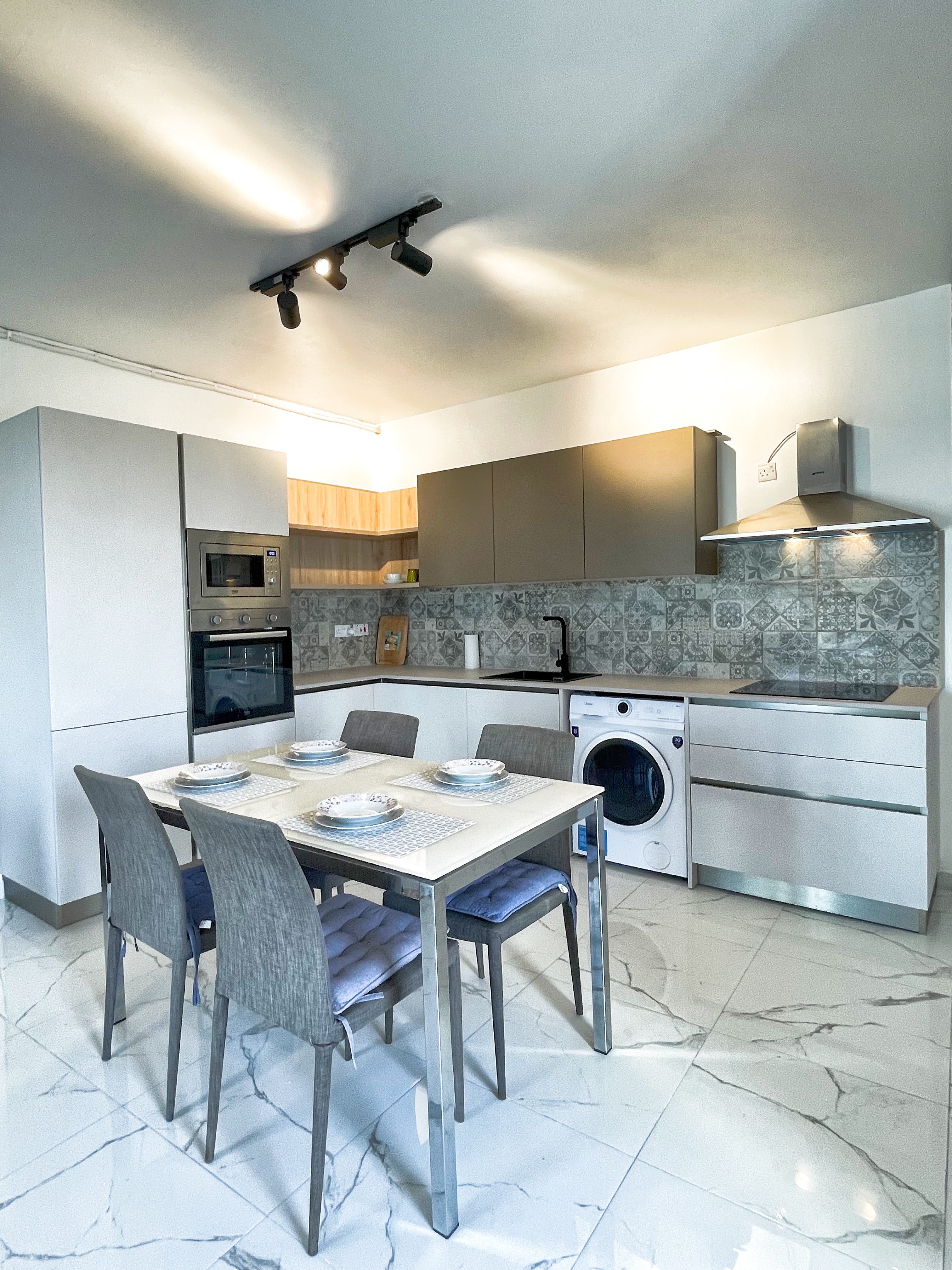 2 bedrooms new cosy flat capital / sea view
