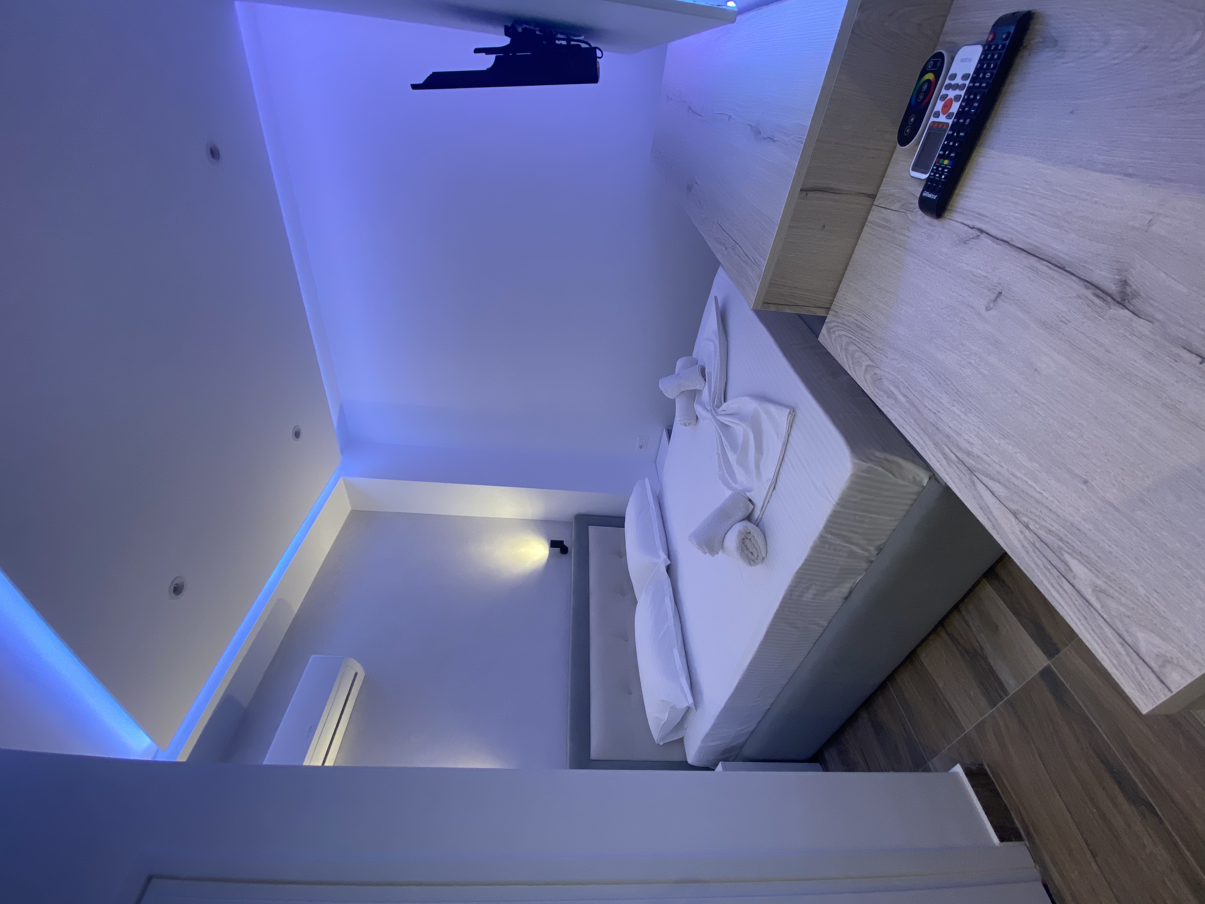 Hanna Luxury Couple Room