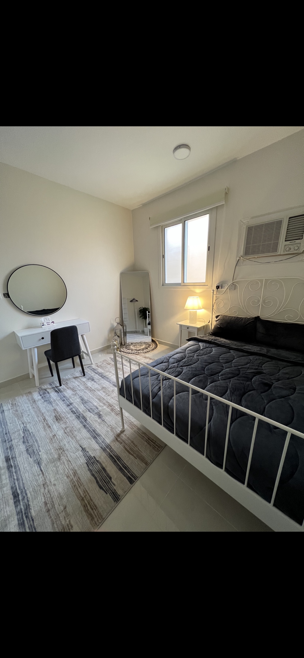 Apartment with a lounge, a bedroom, and self-entry