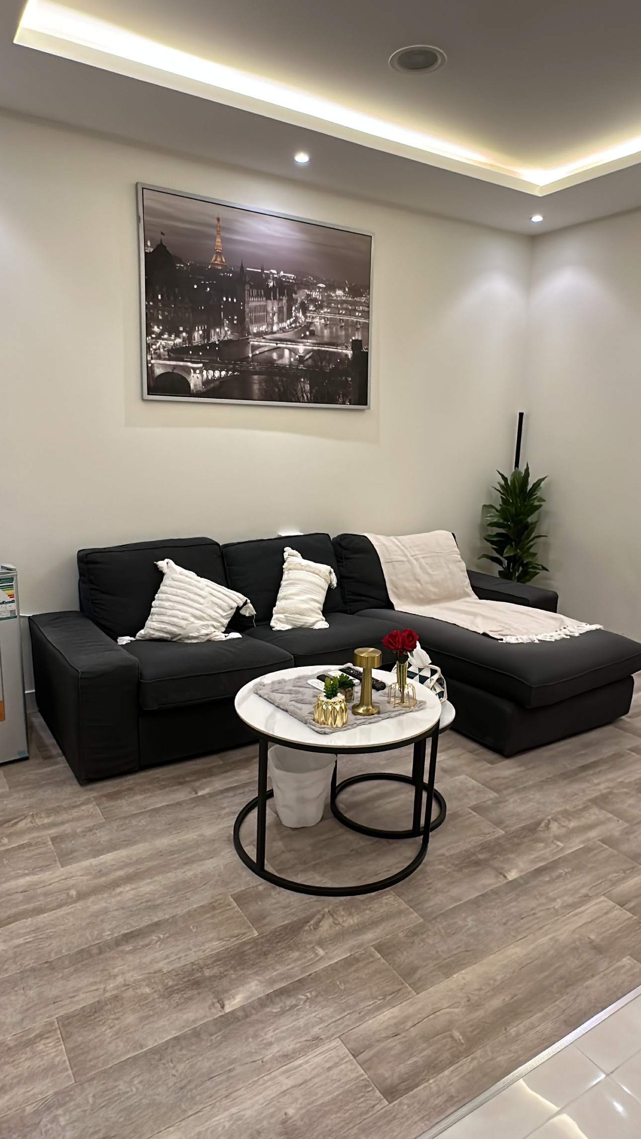 Modern apartment with bed room and lounge (self-entry)