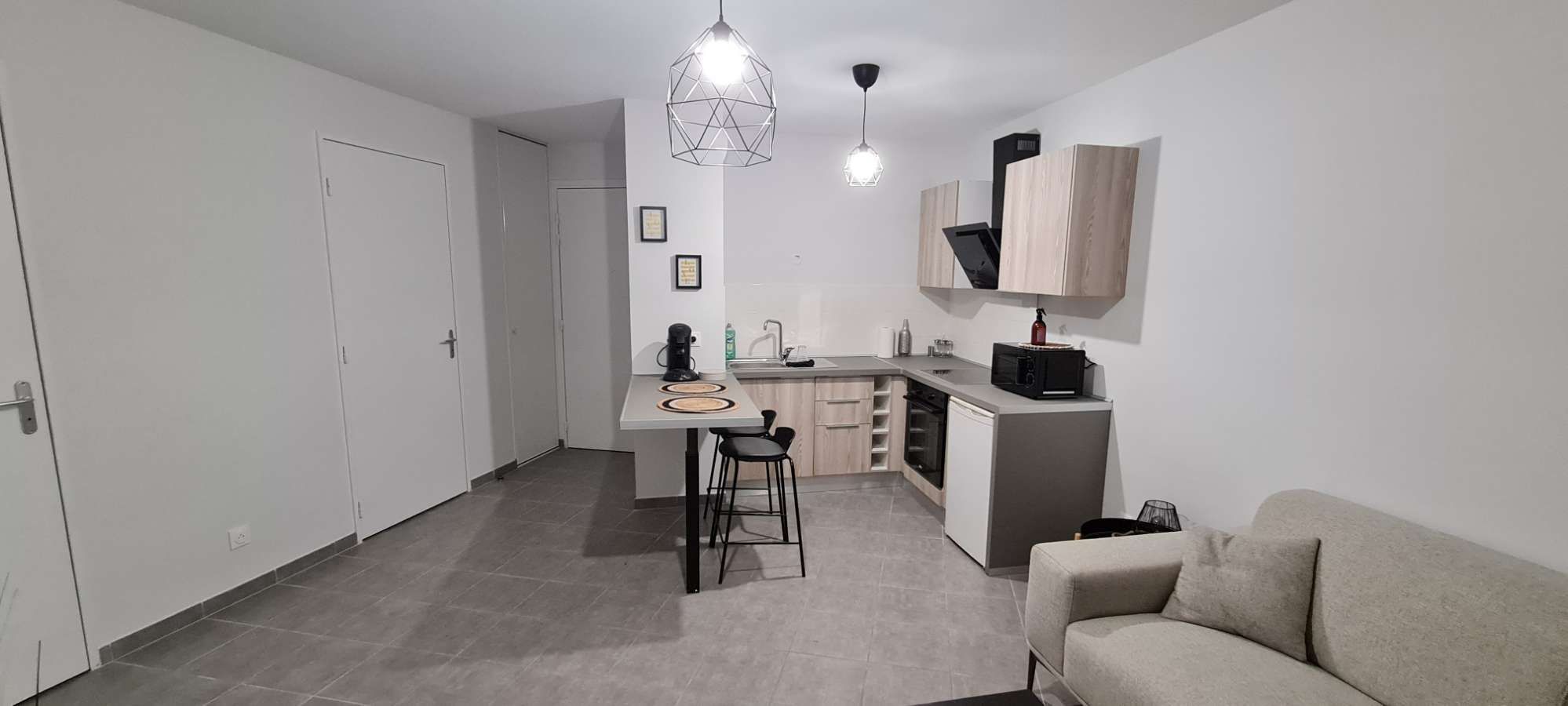 nice apartment F2 near metro