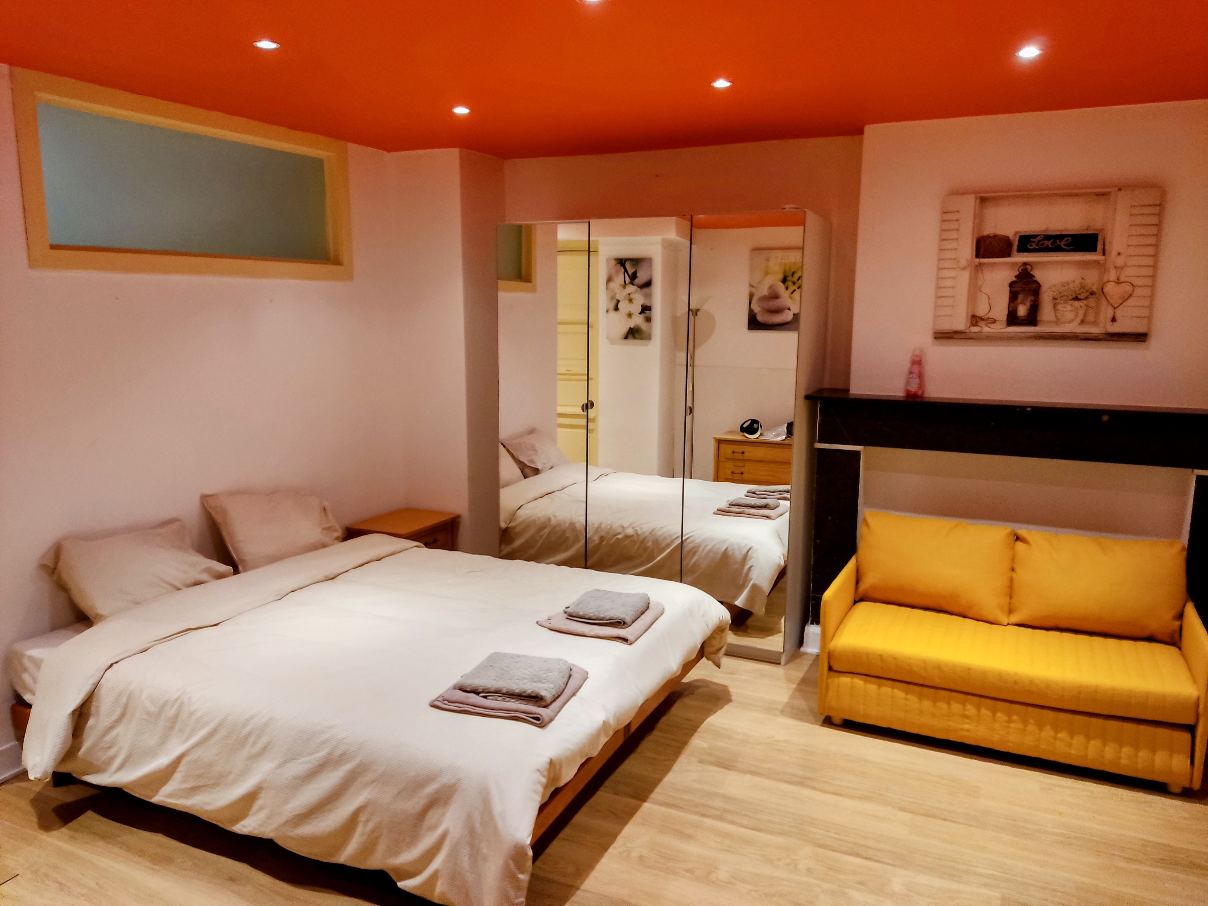 Modern half-basement 1BR near Montgomery & VUB in Etterbeek, Brussels