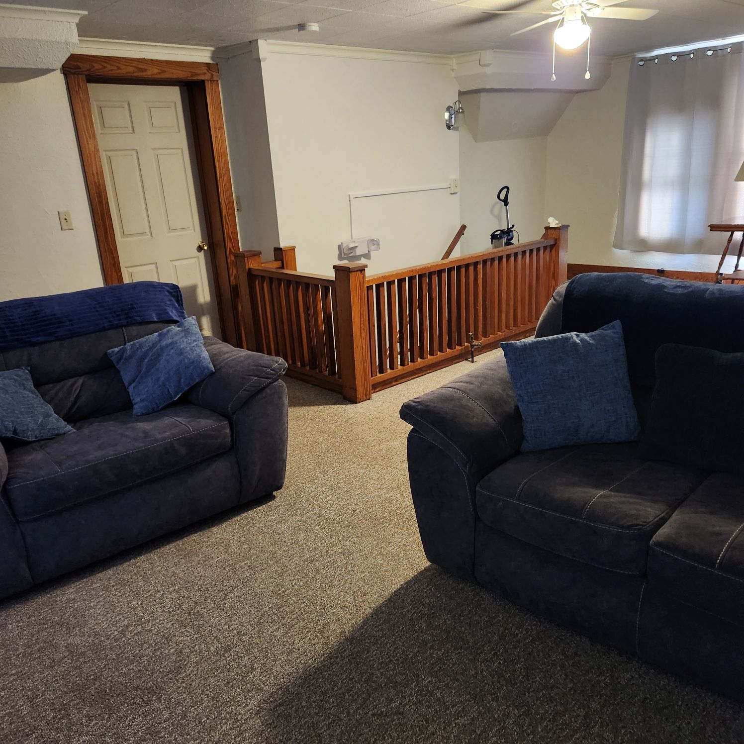 Spacious upstairs retro apartment with E charger