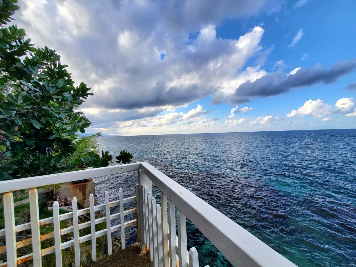 Oceanfront King Bed Apartment with Pool!