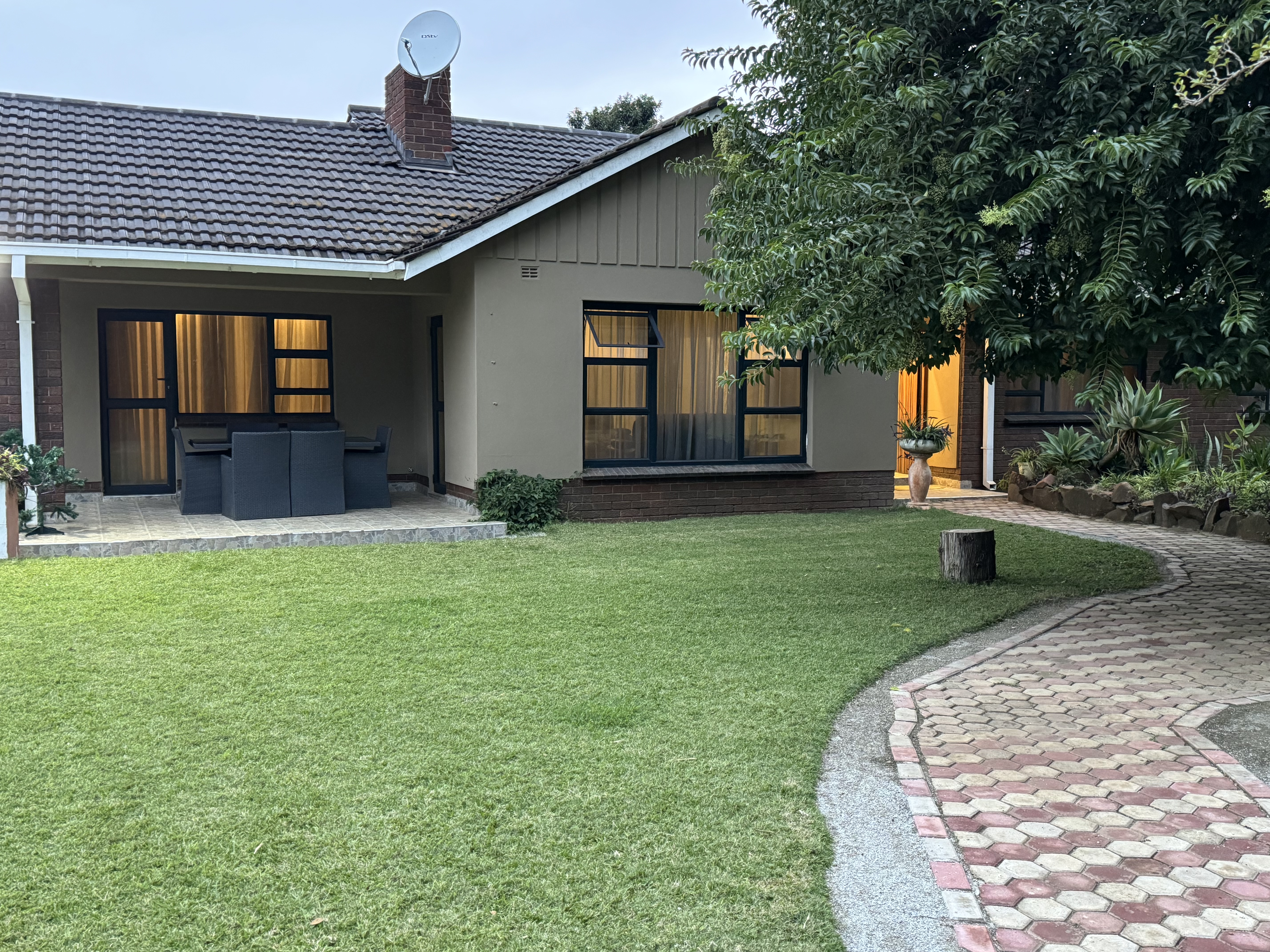 Luxury 4-Bedroom Retreat with Pool in Borrowdale