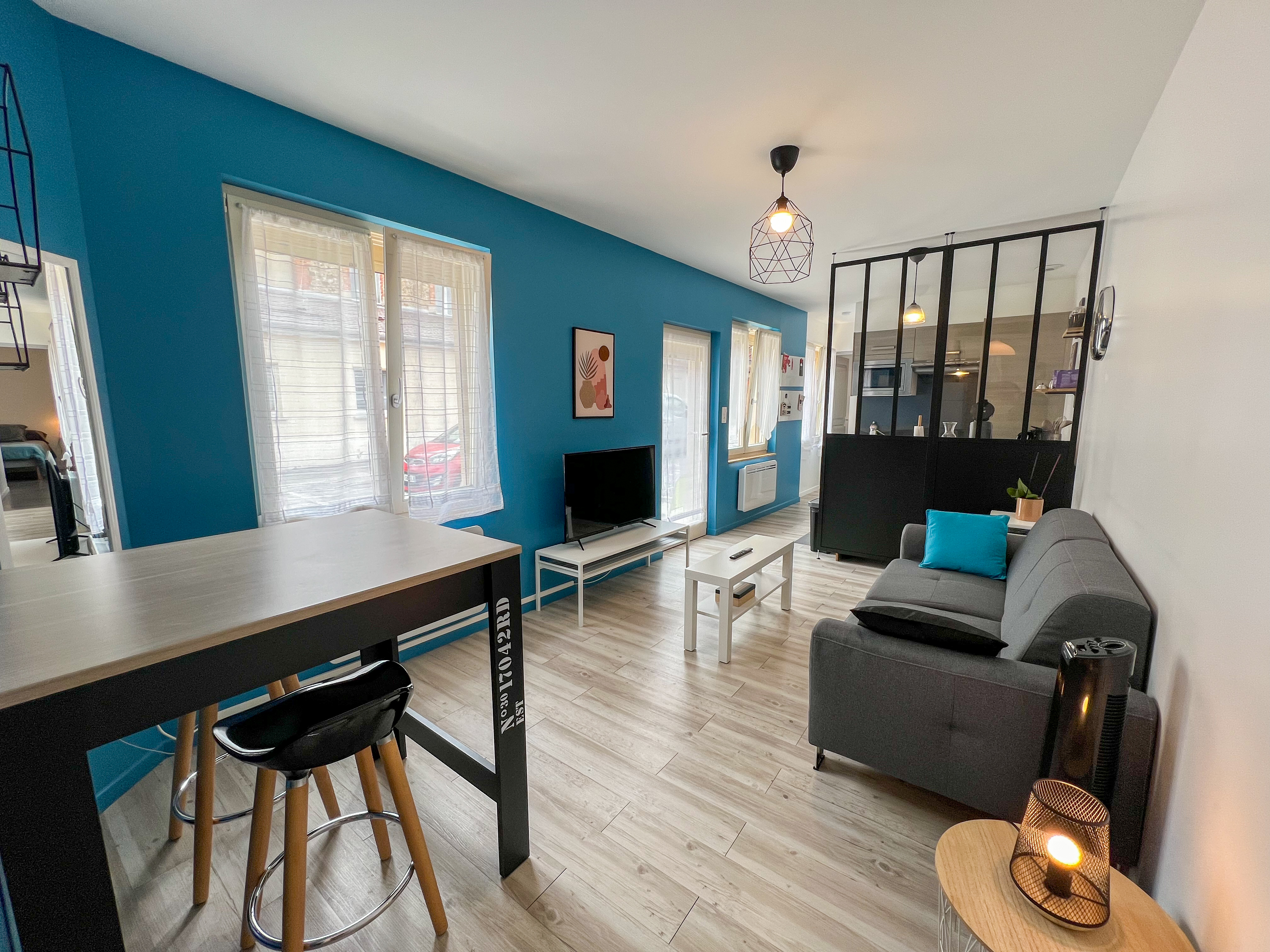Apartment hyper center