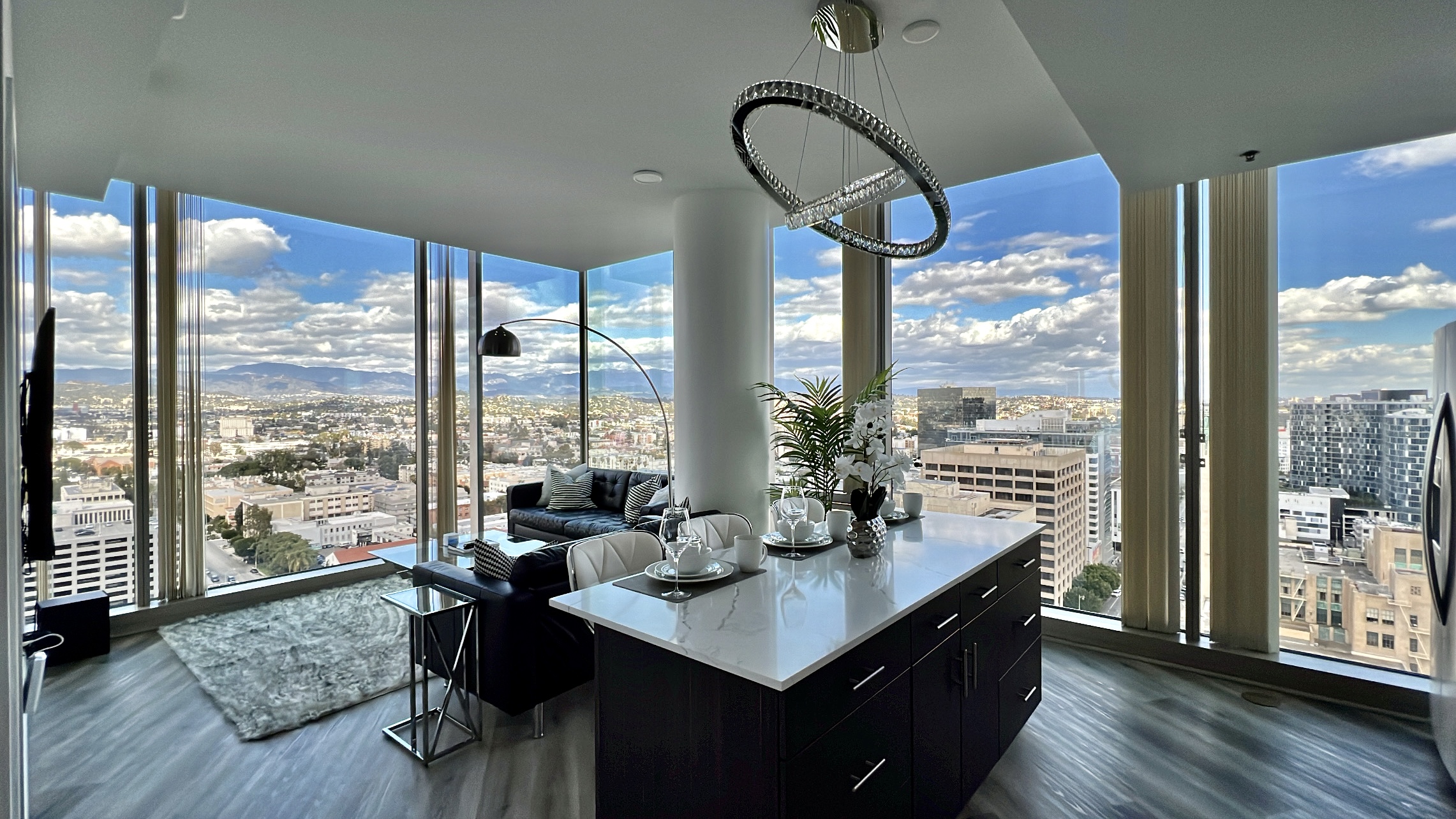 Penthouse LA 2bed/2bath [Sky Suite | Corner Unit] - Airbnb