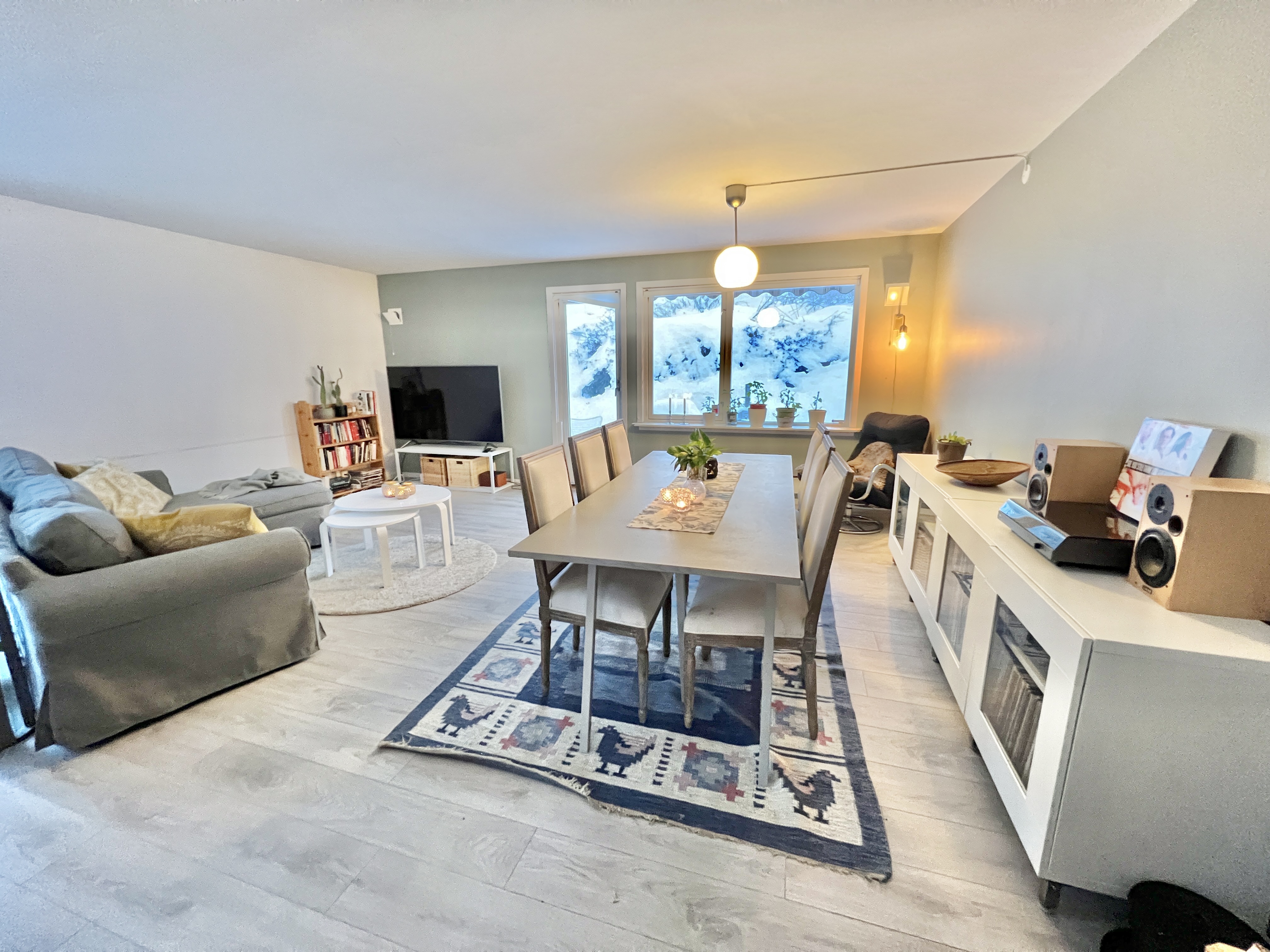 Super cozy apartment with a fantastic location.