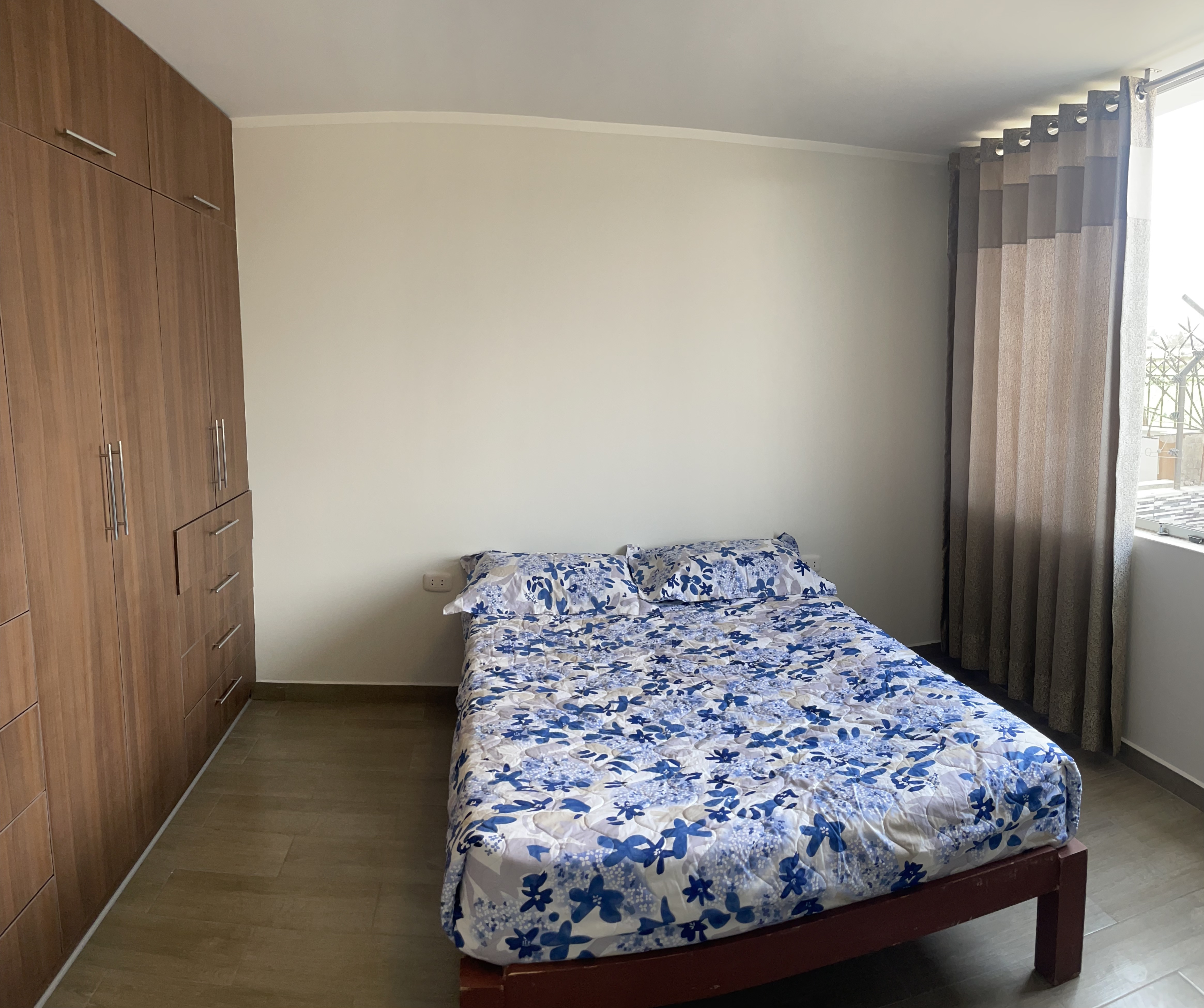 Room 10 minutes from airport