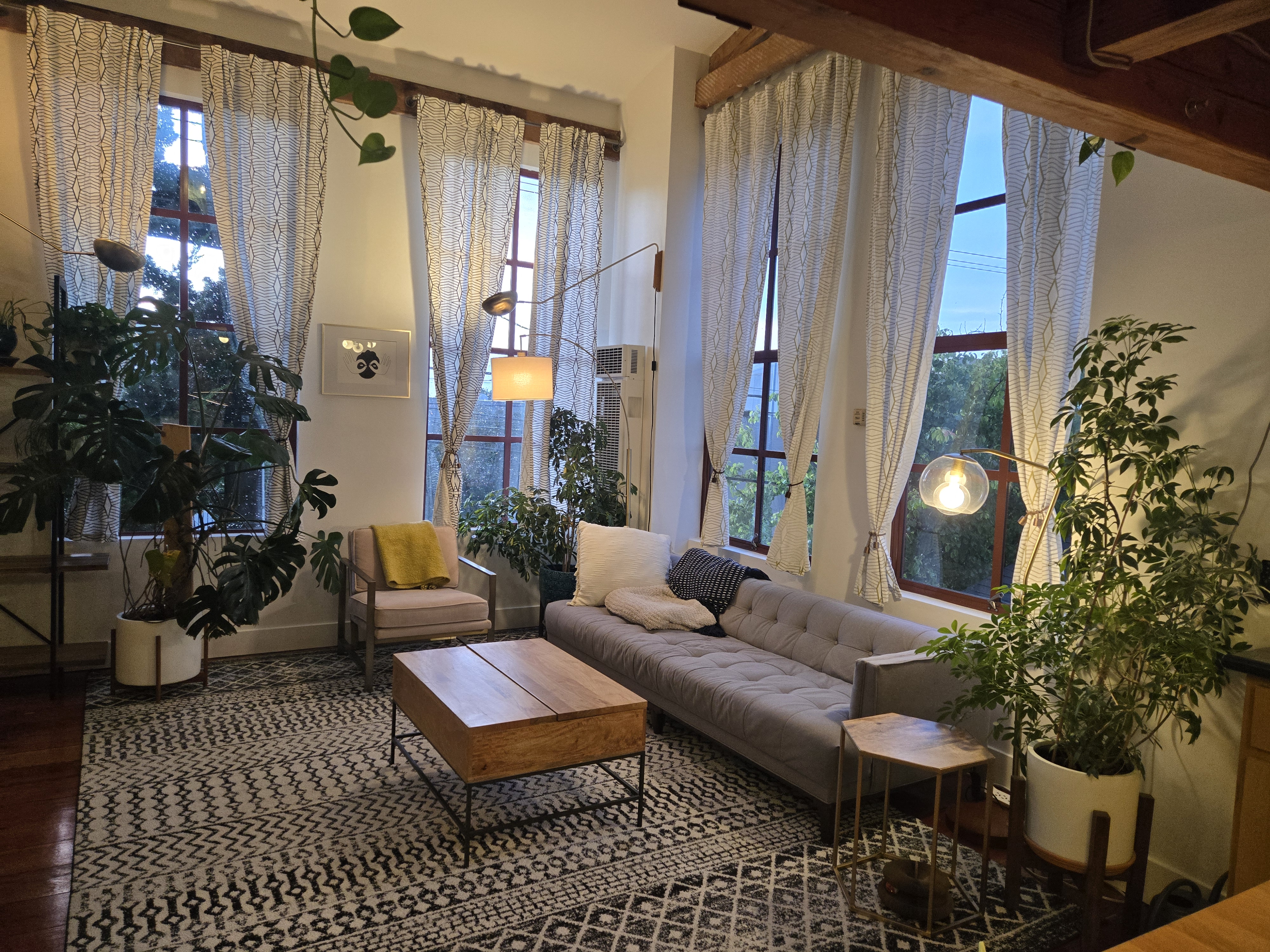 1Br/2Ba Bright- airy art loft - near SF in Clawson, Oakland