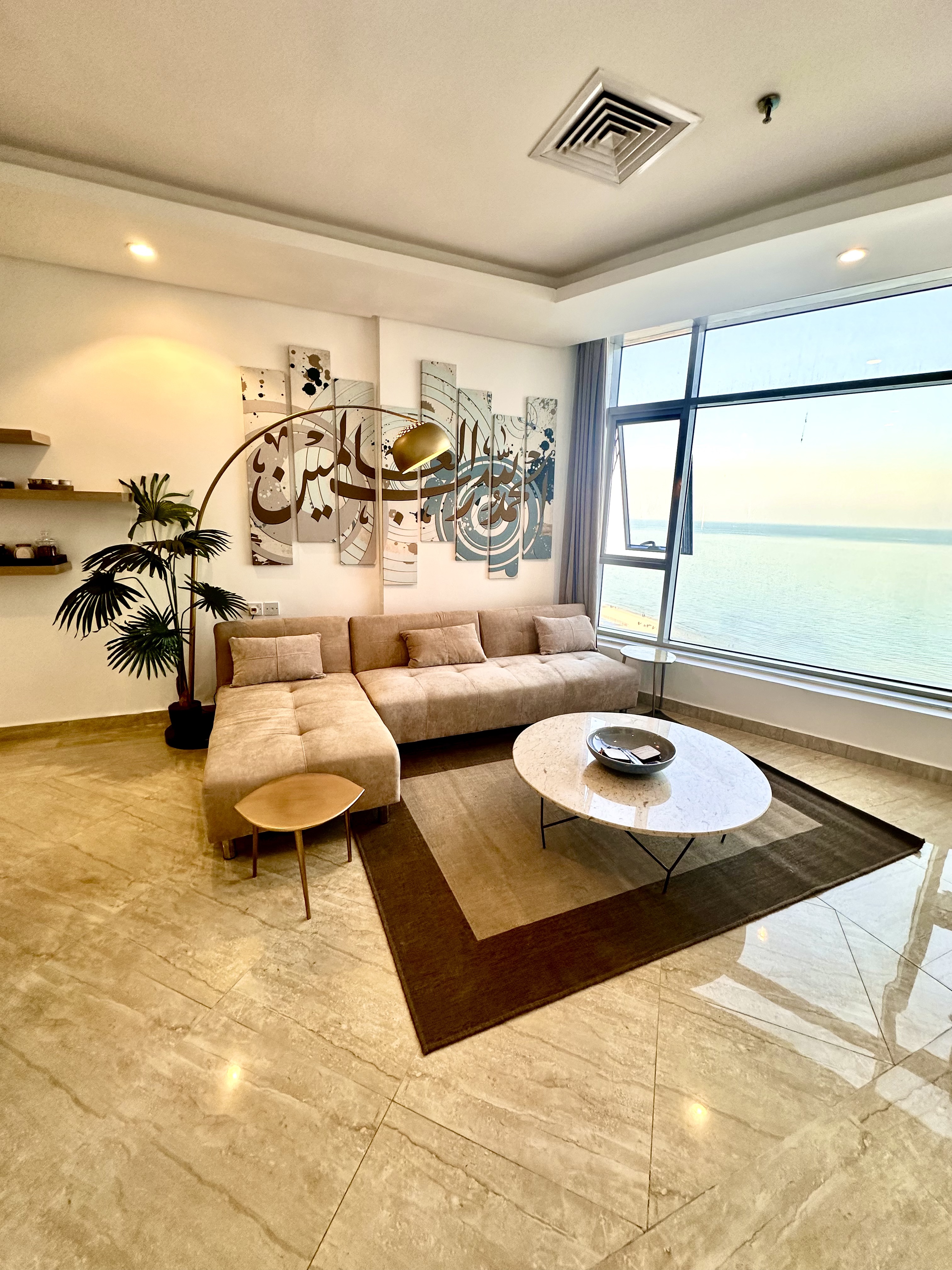 * * * * * Sea views w/ luxury amenities in Salmiya