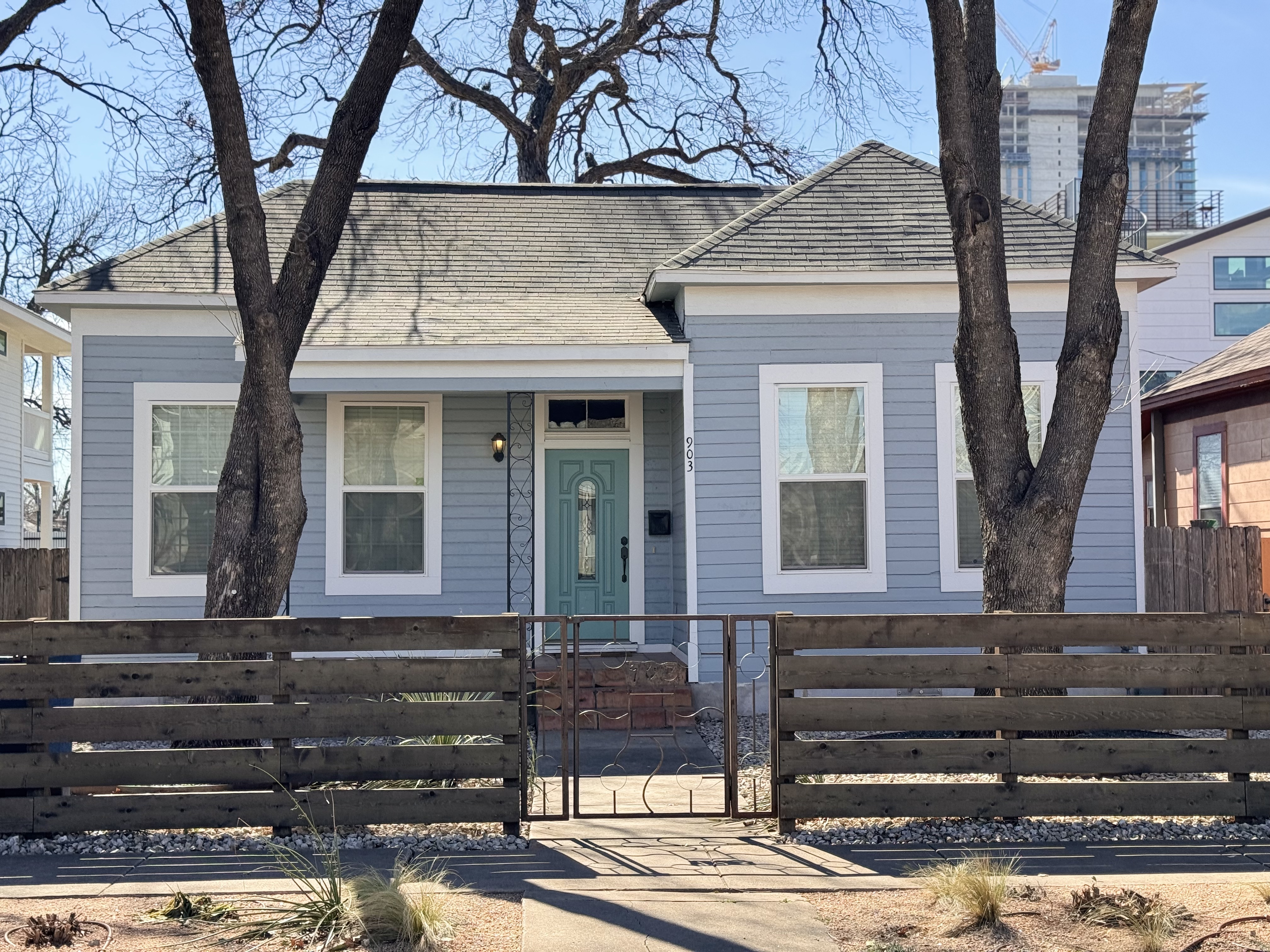 Walkable to Downtown & MORE! in 78702, Austin
