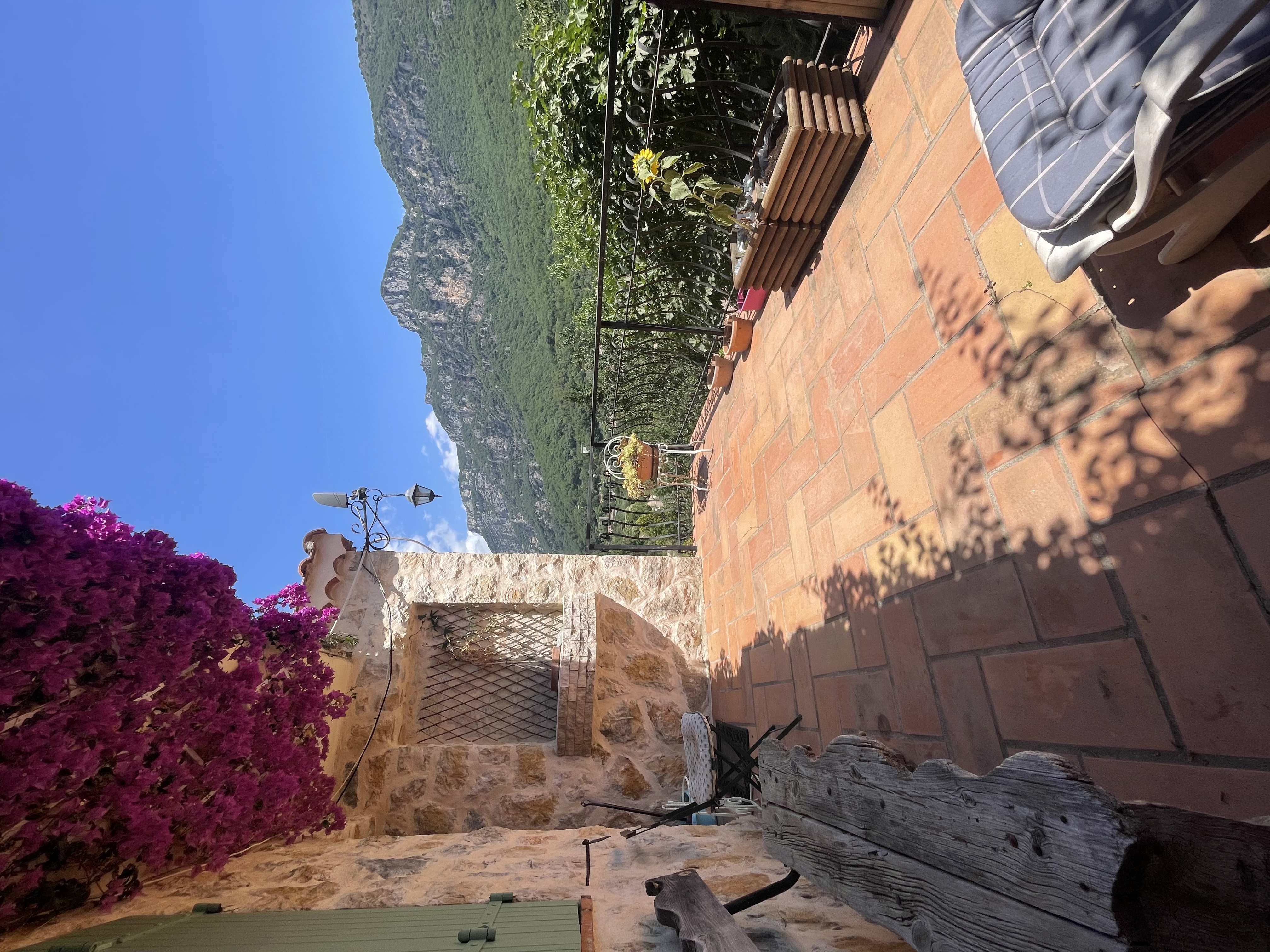 Charming escape with gorge view